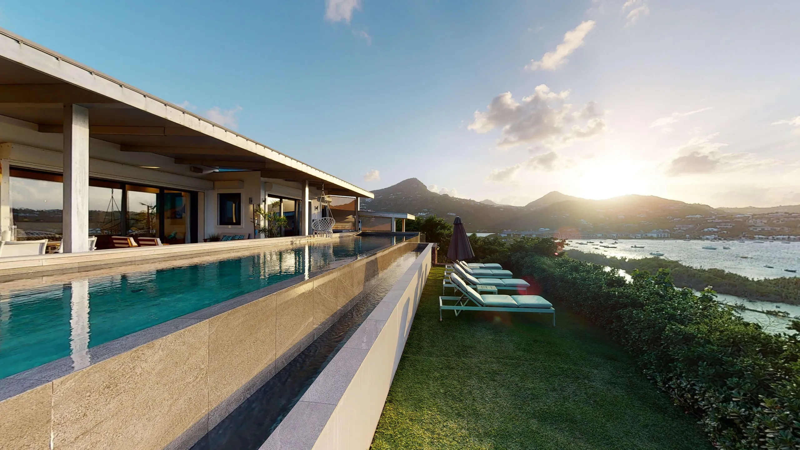 Breathtaking Ocean View Oasis with Infinity Pool and Stunning Ocean Views — photograph 6