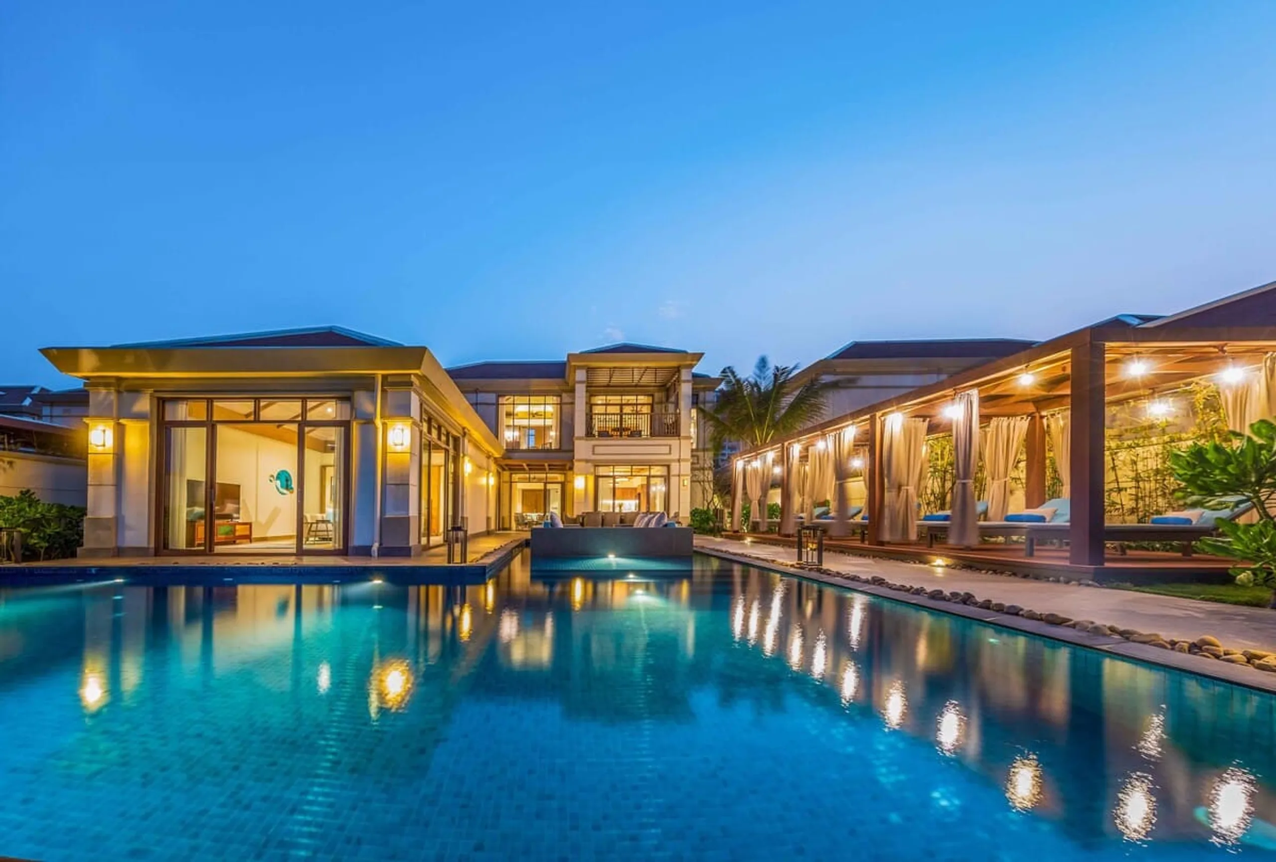 Phenomenal Oceanfront Villa with Private Pool & 5-Star Resort Amenities — photograph 2
