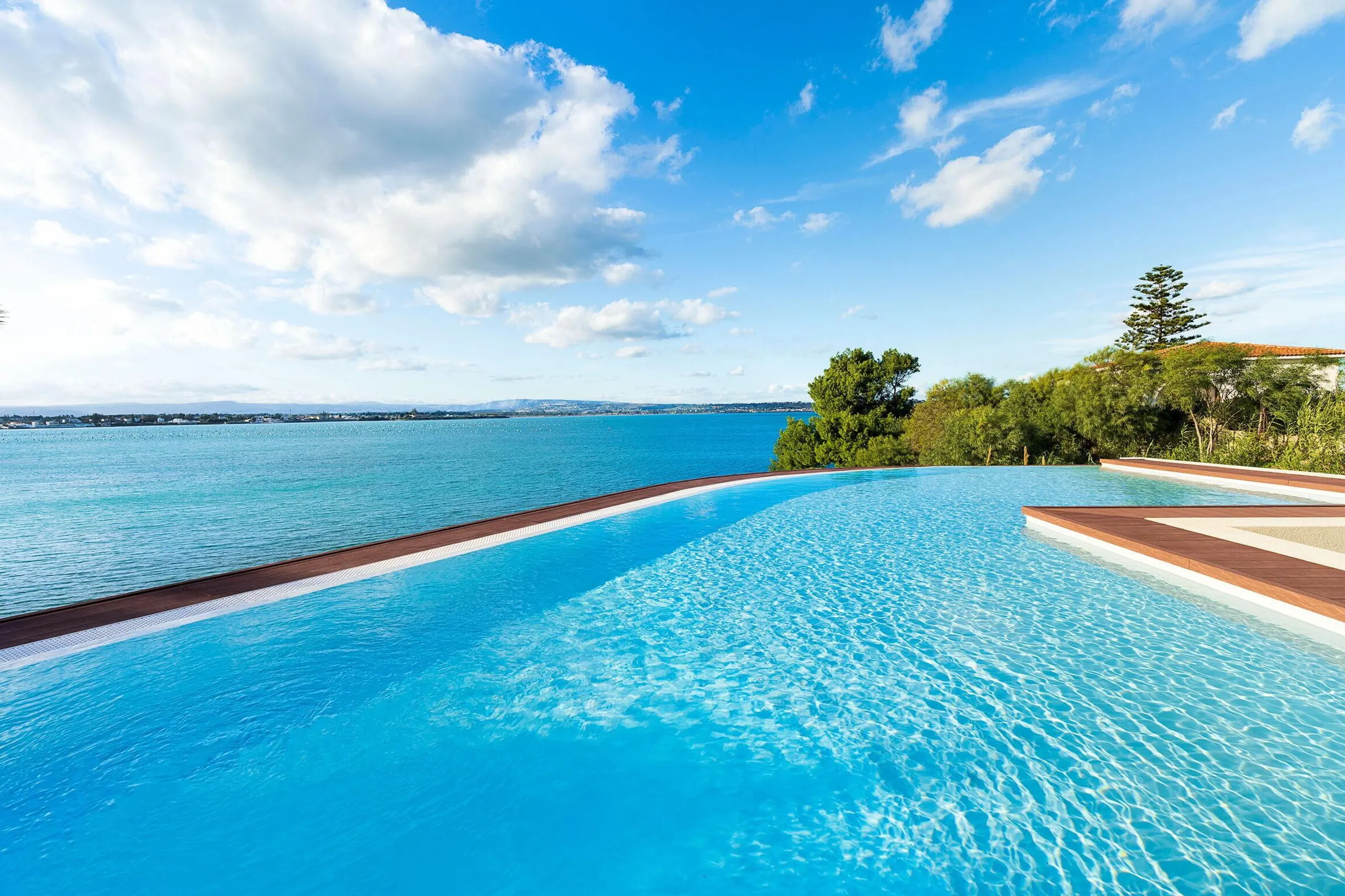 Deluxe Syracuse Villa with Rejuvenating Pool and Blue Ocean Views — photograph 6