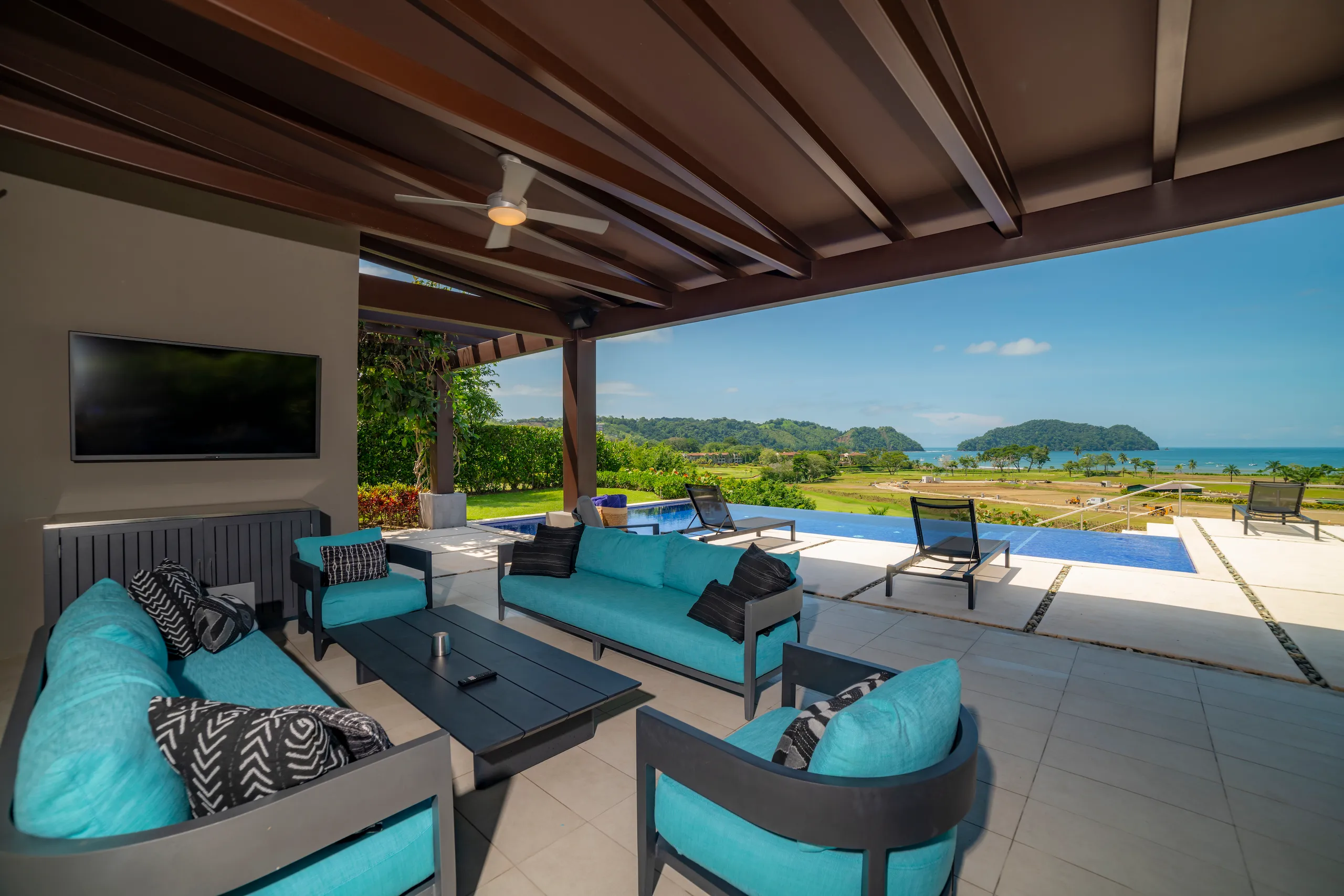 Stunning 6 BDR Los Suenos Villa with Infinity Pool, Herradura