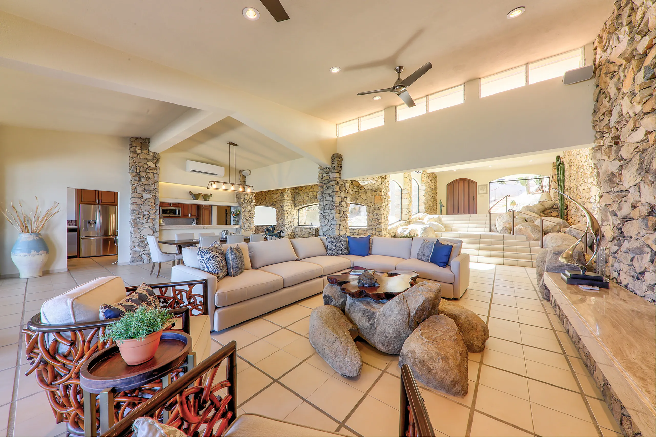 Palmilla North Luxury Oceanfront Estate with Pool and Ocean Views — photograph 11