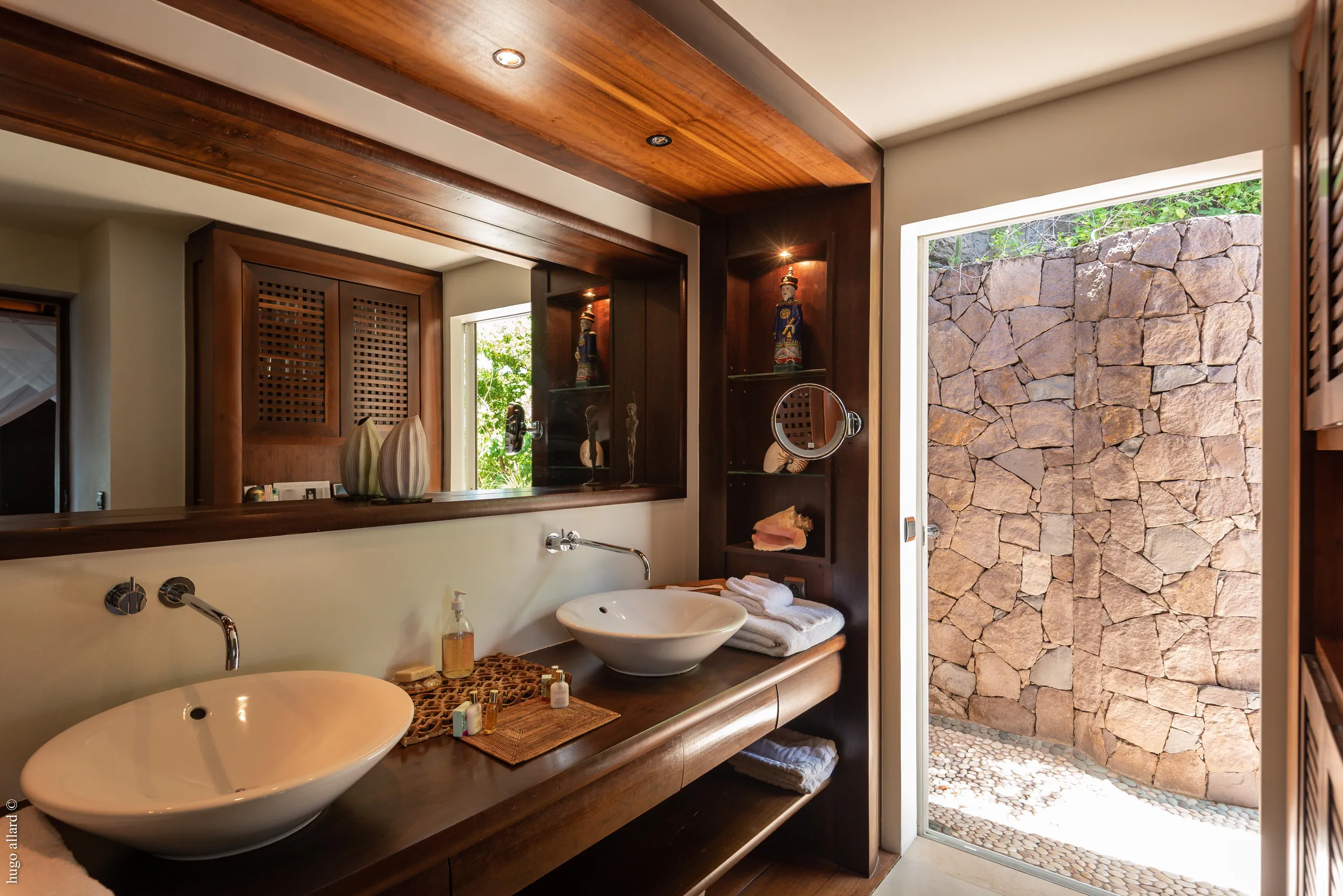 Rejuvenating Seaside Villa with Private Pool and Walks to Beach — photograph 10