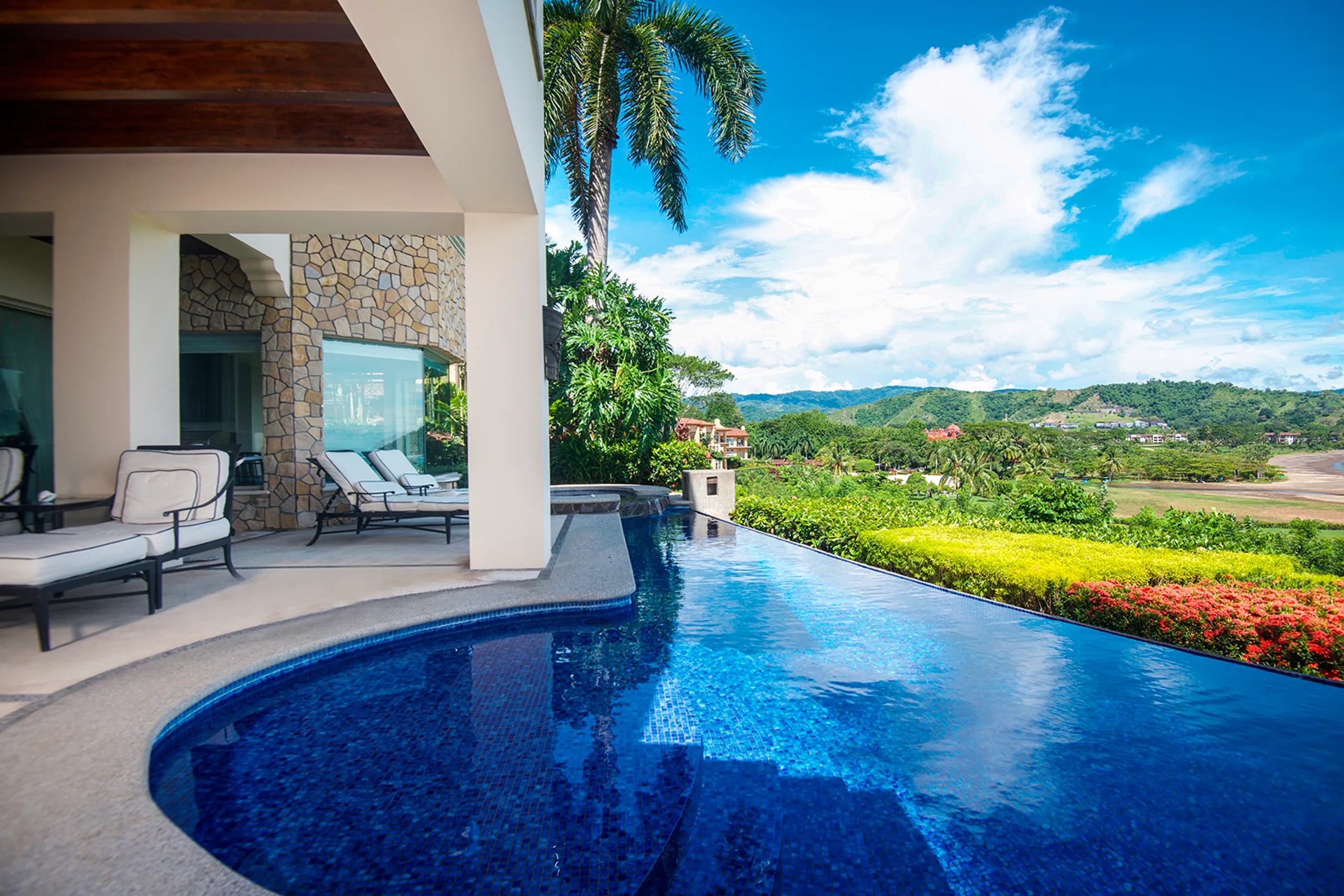 Elegant Costa Rica Villa with Private Pool, Overlooking Los Sueños Marina and Herradura Bay — photograph 2