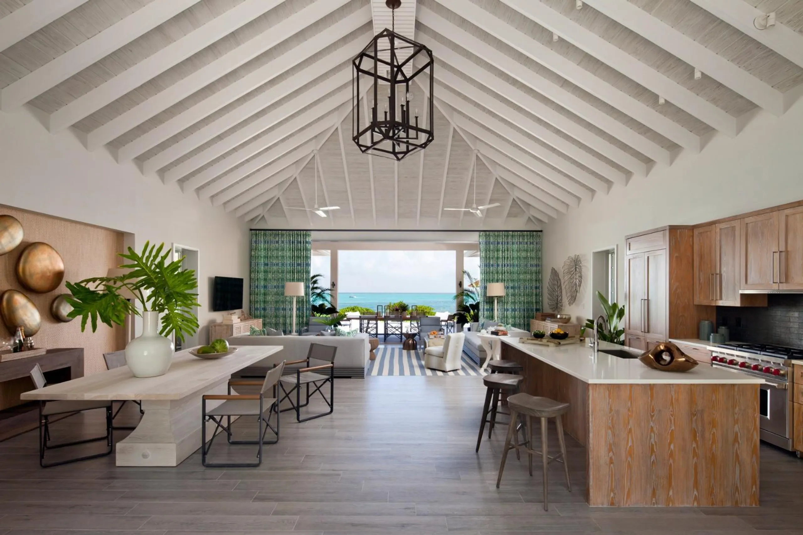 Pristine Grace Bay Beach Villa with Infinity Pool and Immersive Turks and Caicos Panoramas — photograph 11