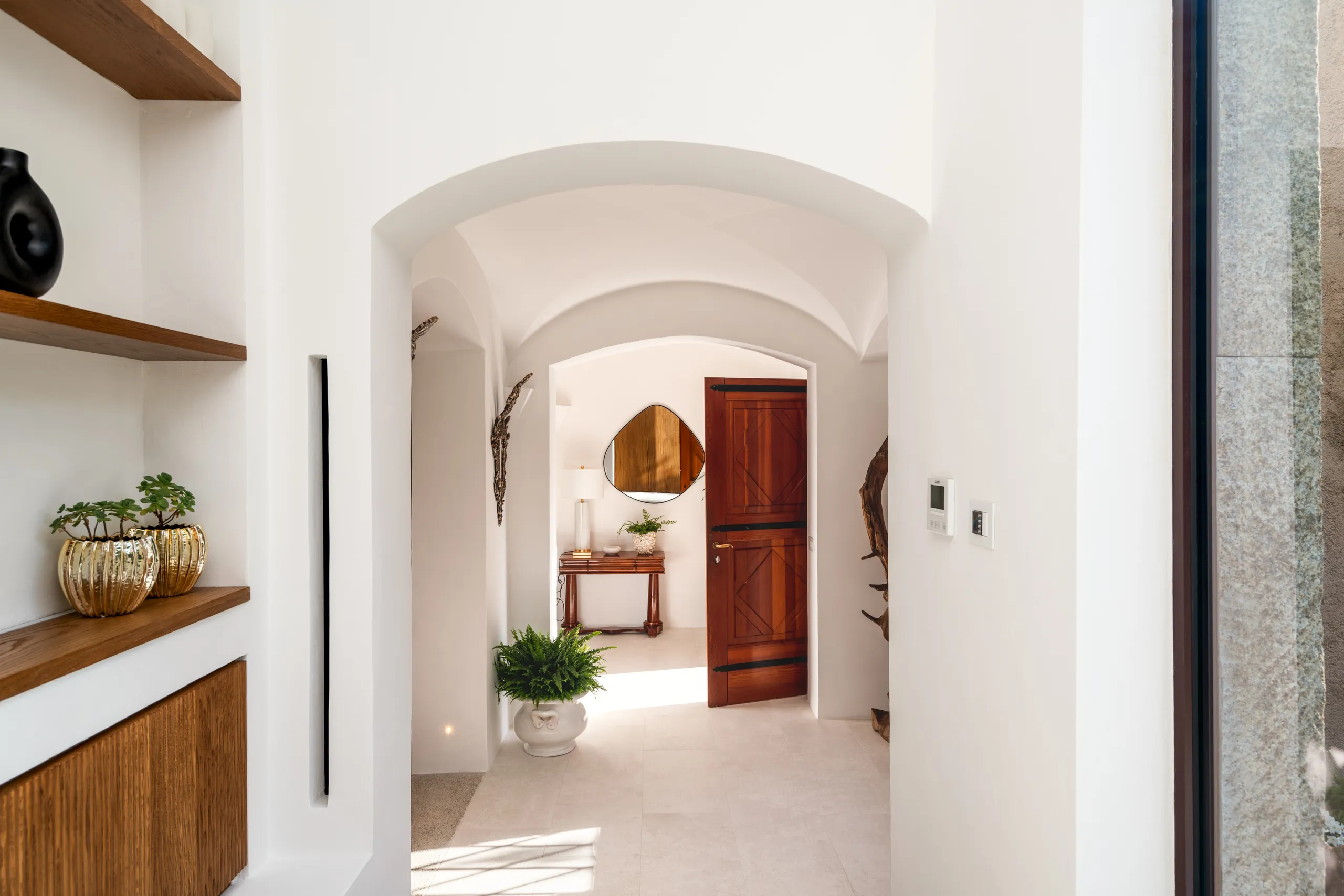 Stately Uphill Villa with Private Pool and Sea Views — photograph 8