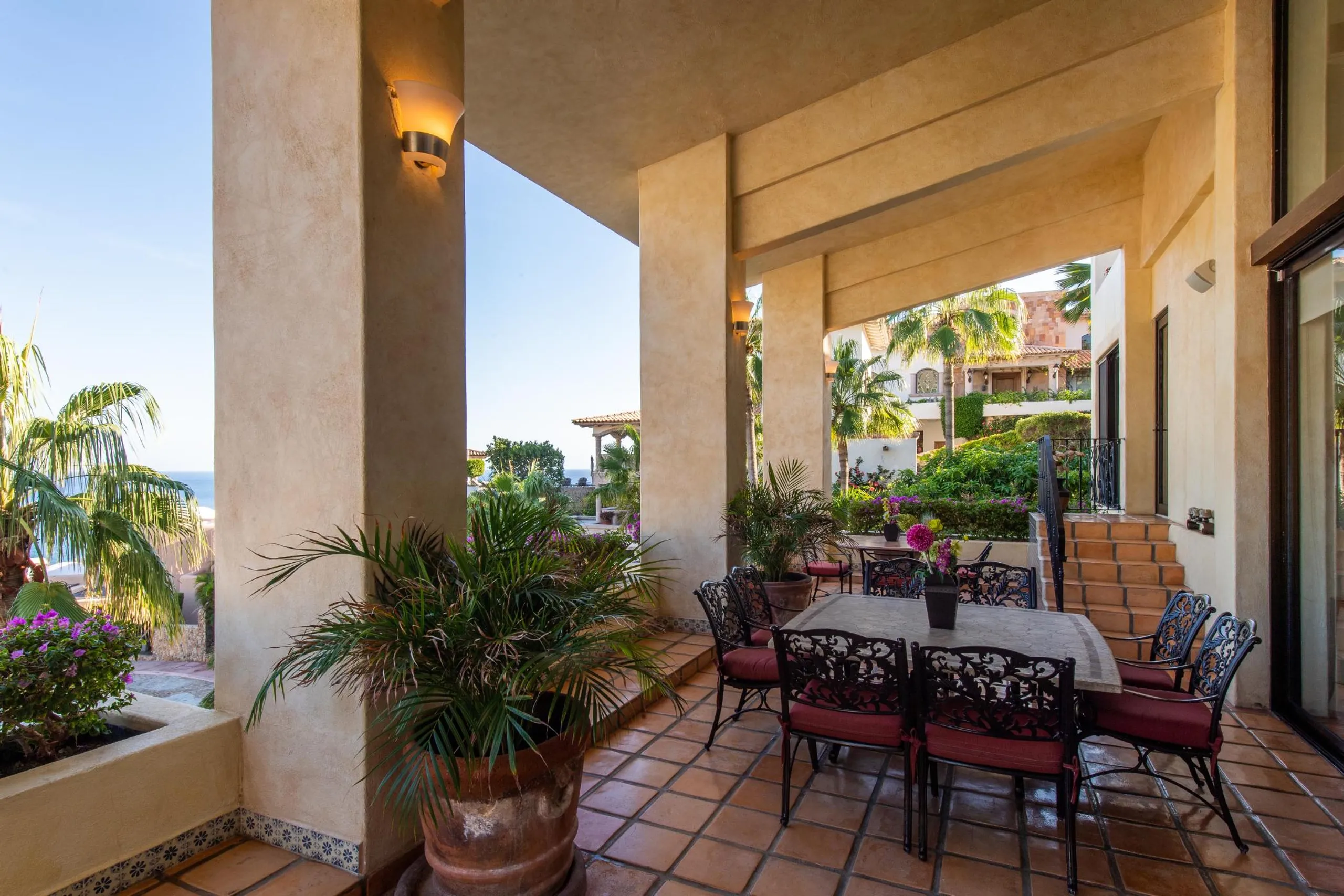 Majestic Ocean View Villa with Infinity Pool — photograph 12