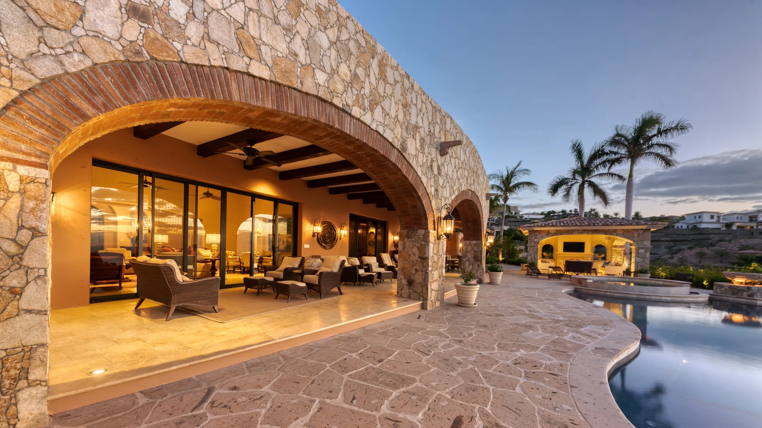 High-End Palmilla Villa with Infinity Pool and Stunning Waterfront Views — photograph 6