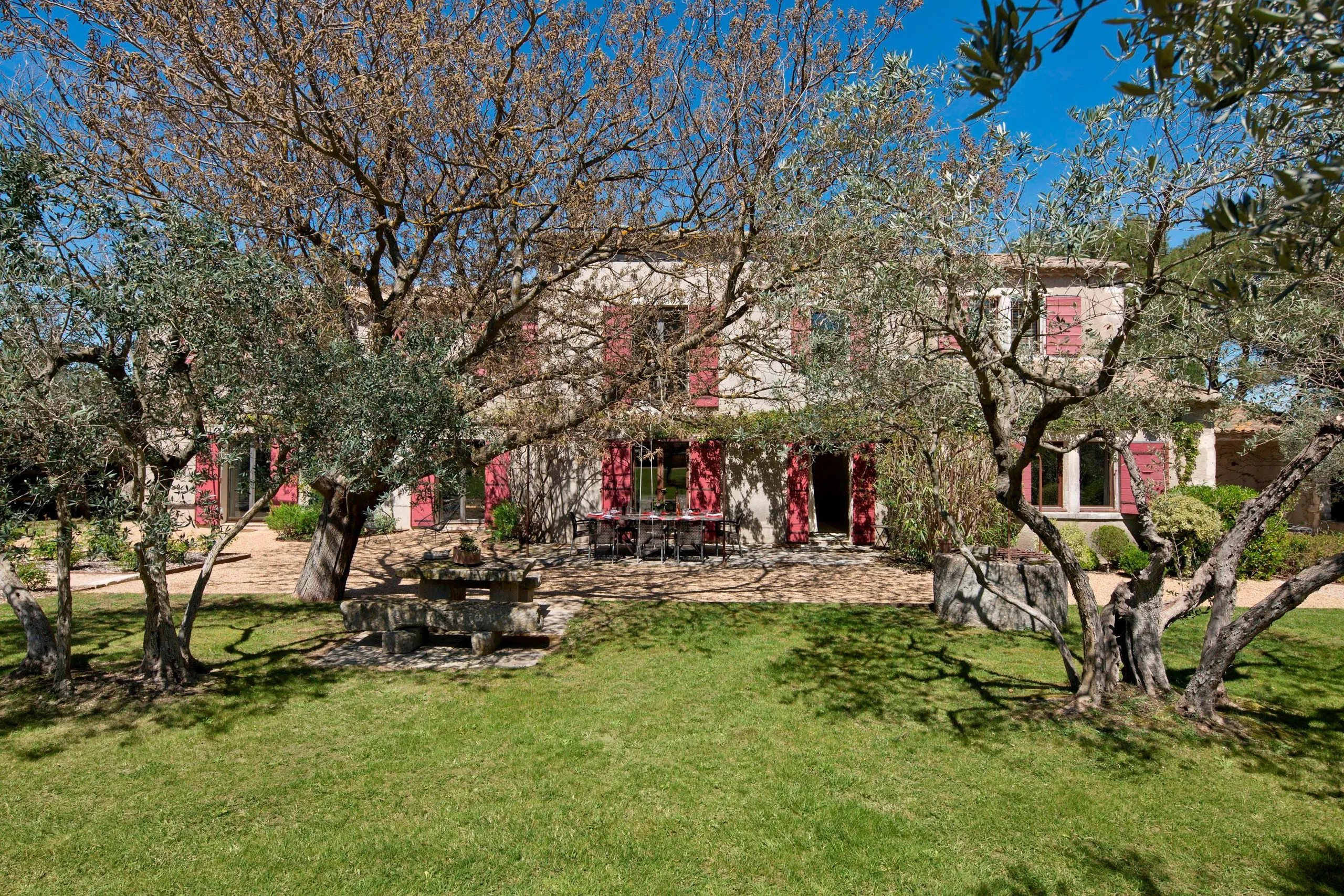 Serenity Unleashed Farmhouse Retreat in Alpilles Natural Park with Panoramic Mountain Views VILLAWAY® — photograph 4