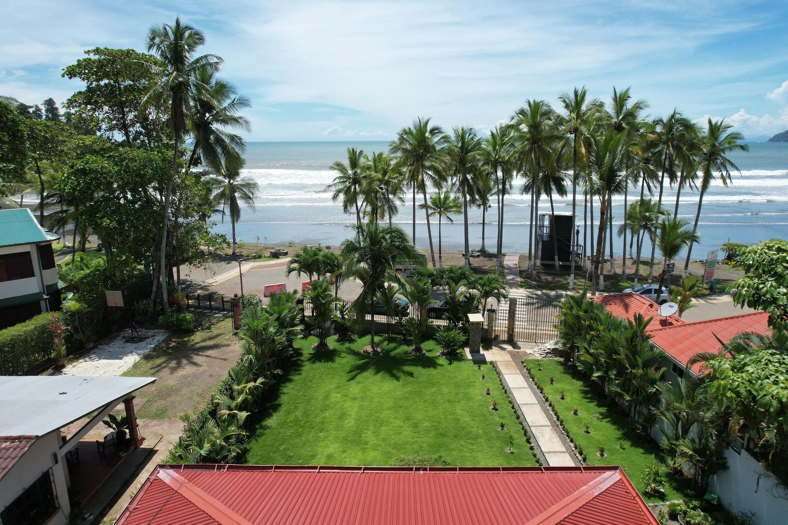 Exclusive 13-Bedroom Estate with Private Pool, Panoramic Ocean Views on Jaco Beach — photograph 5