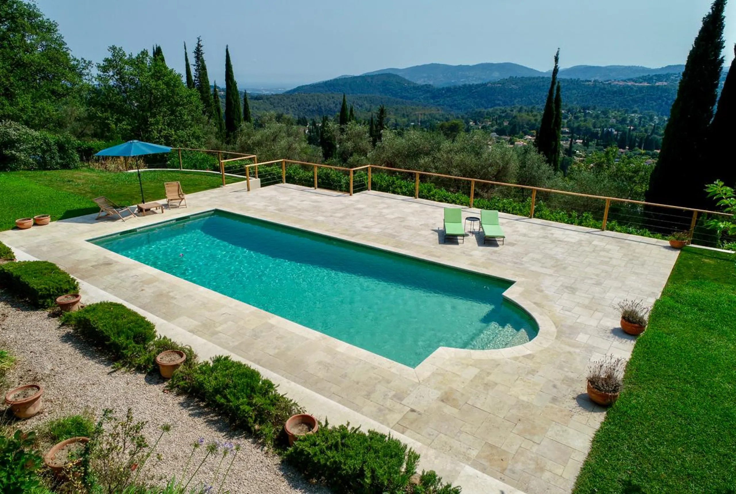 Historic 5-Bedroom Villa Near Cannes with Private Pool, Scenic Views, & Tranquil Grounds, Peymeinade