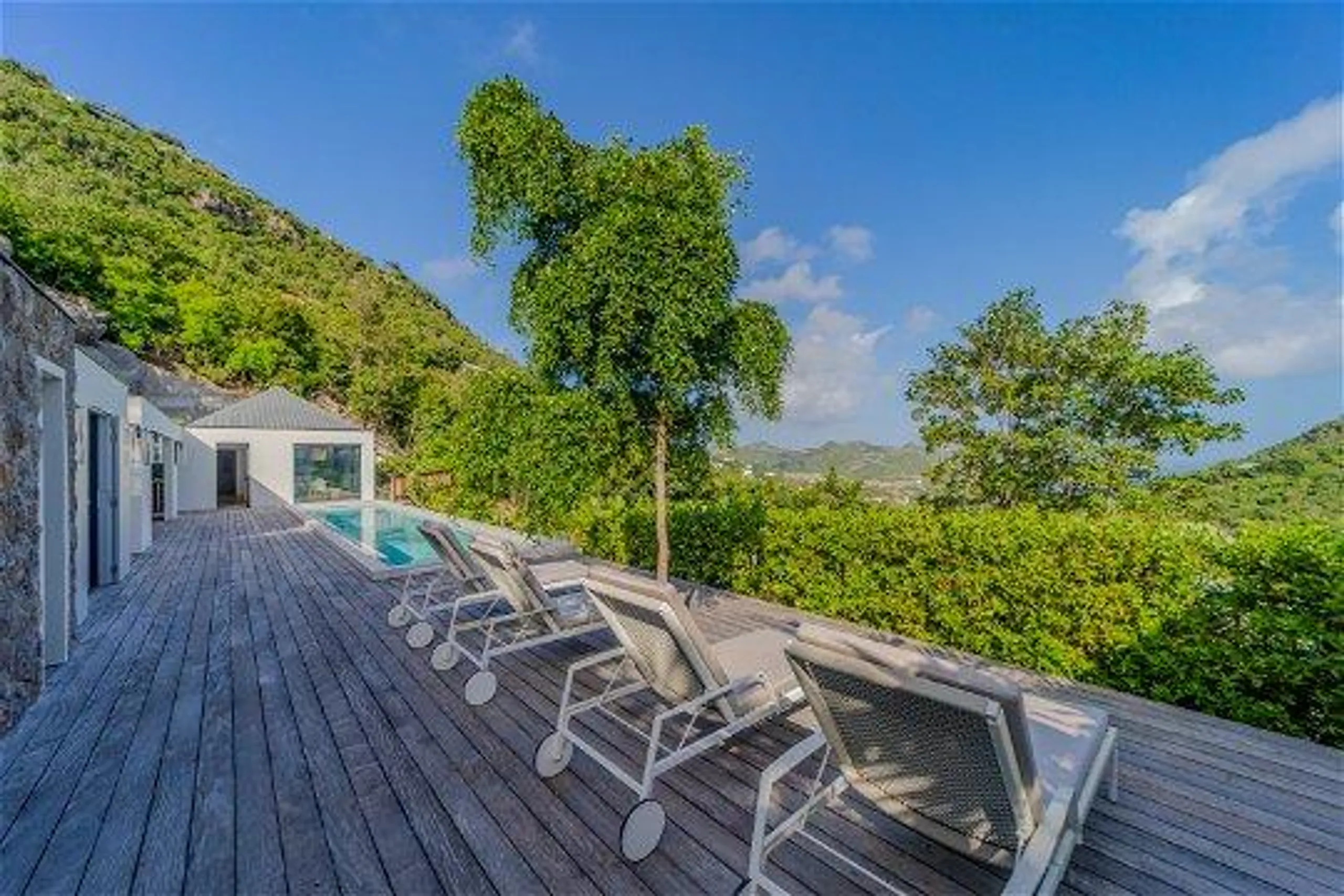 Calming Caribbean Villa with Private Heated Pool and Hill Views — photograph 4
