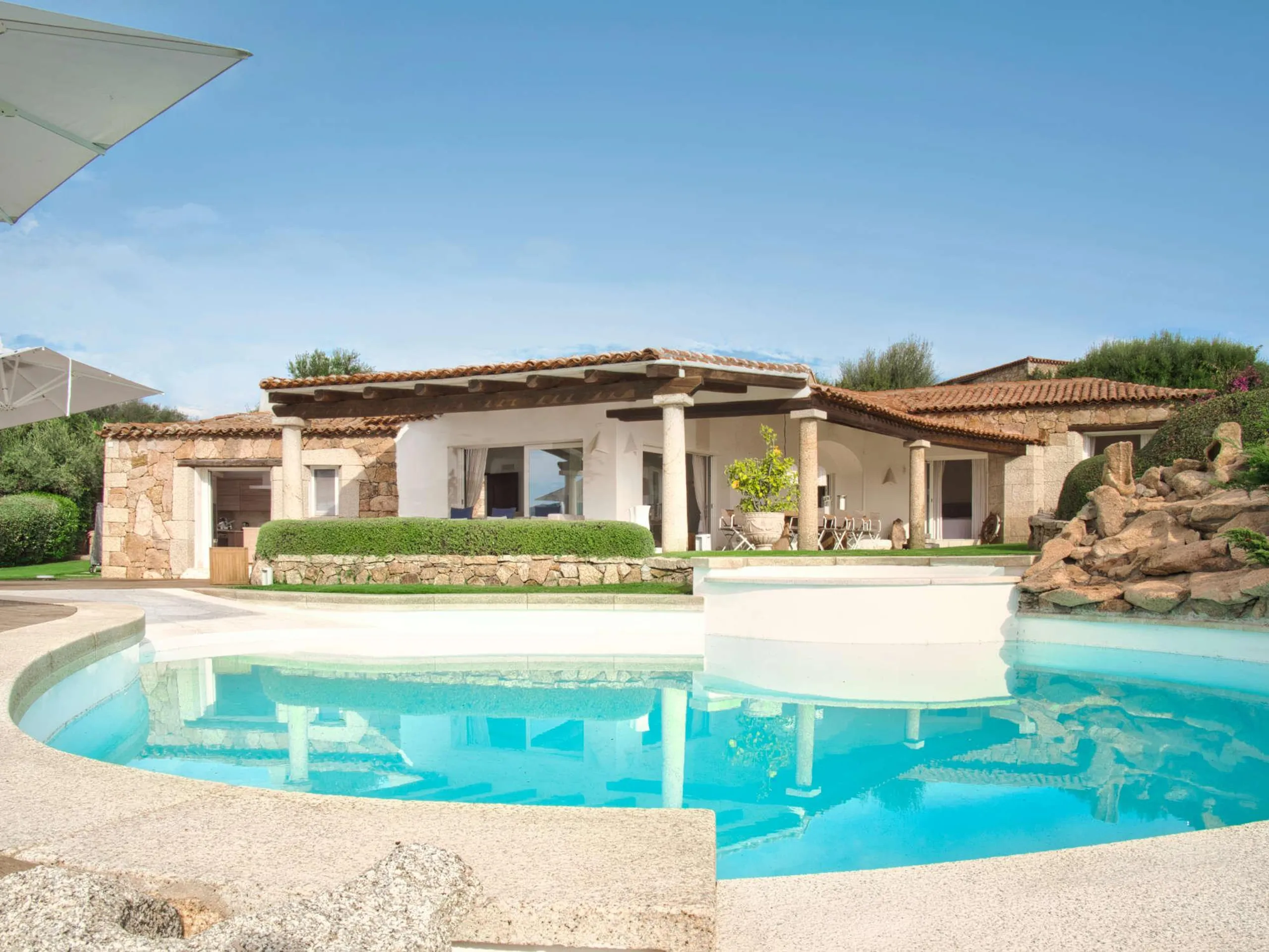 Unveiling tranquility in a Five-Bedroom Haven with Poolside Bliss., Porto Cervo