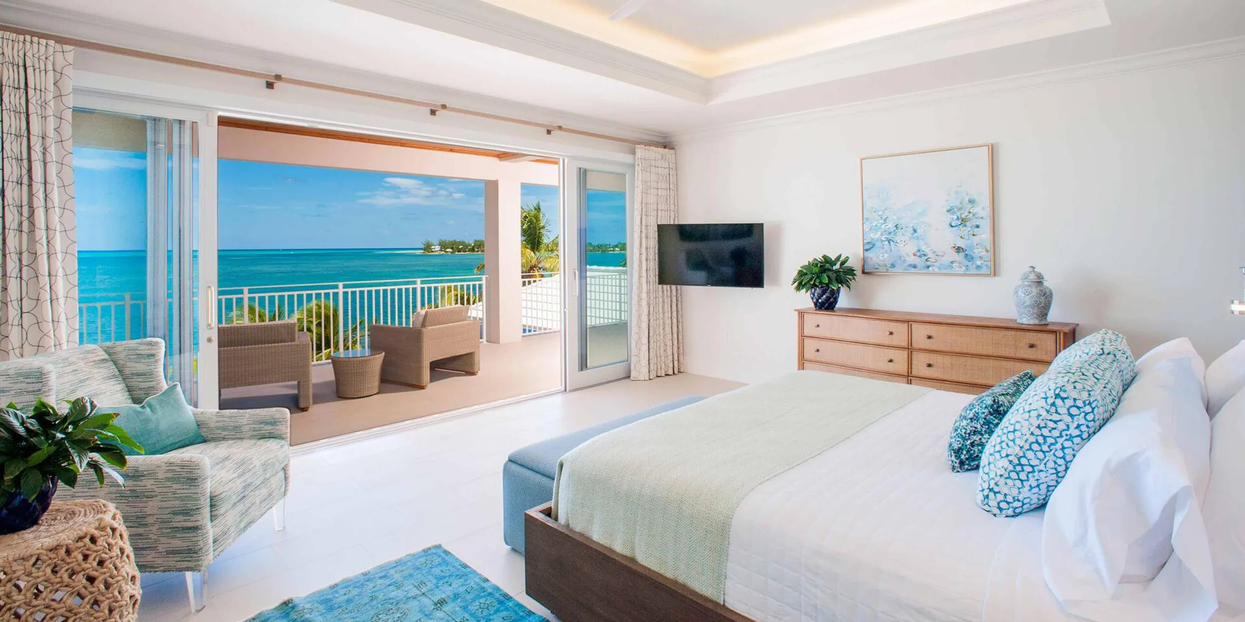 Cayman Kai Grand Estate with Resort Pool and Unforgettable Ocean Views — photograph 12
