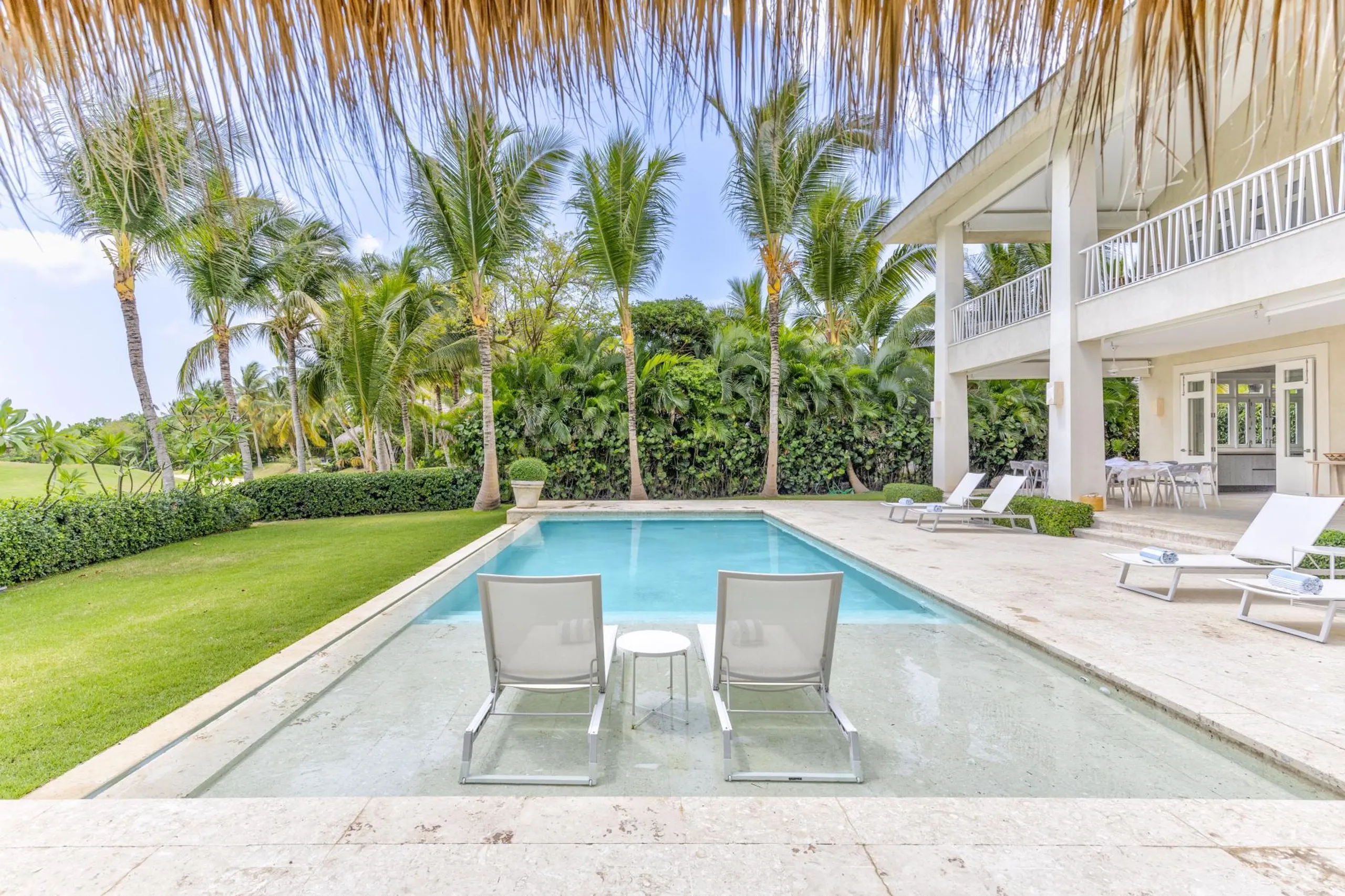 Gleaming Caribbean Villa with Private Pool, Water Mirror Entry and Spacious Interiors — photograph 8