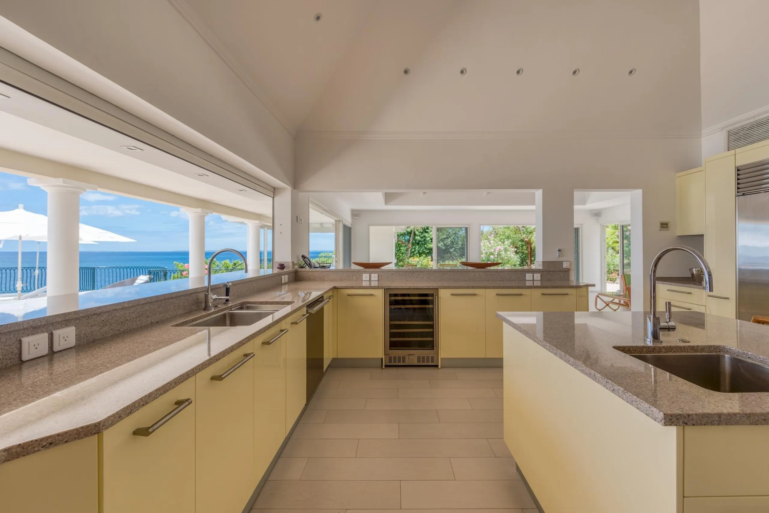 Splendid Moroccan-Inspired 5-Bedroom Villa with Private Pool Overlooking Anguilla — photograph 12