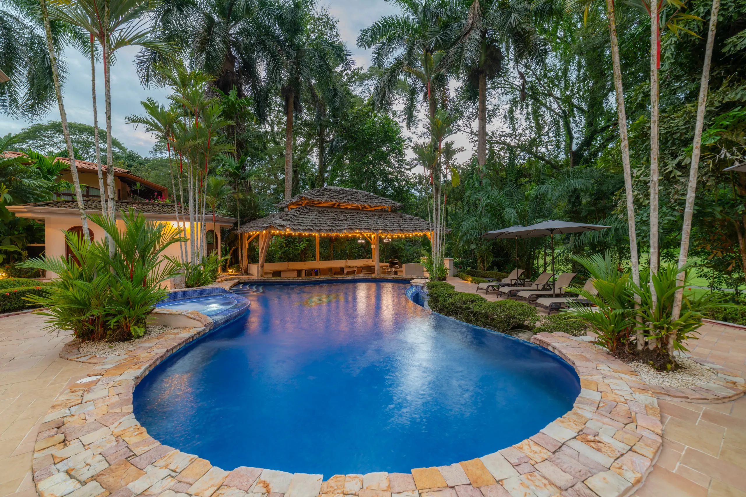 Captivating Costa Rica Estate with Invigorating Pool — photograph 6