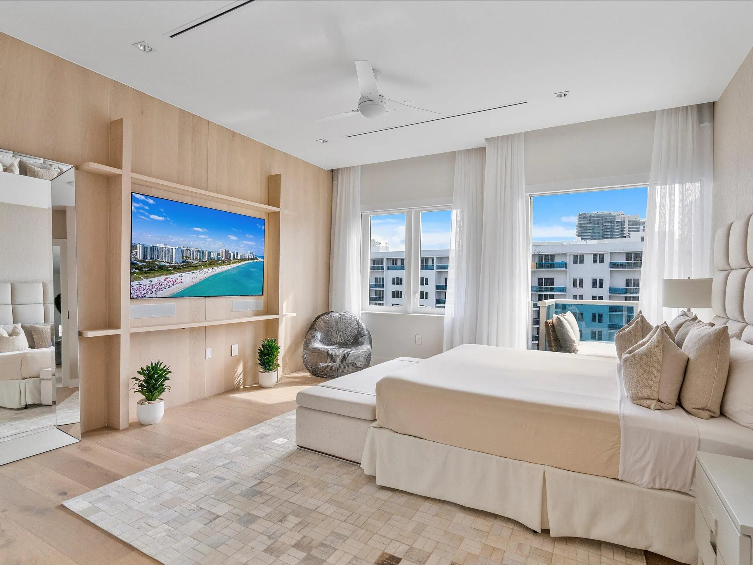 Elegant Oceanview Retreat with Walks to Beach. — photograph 5