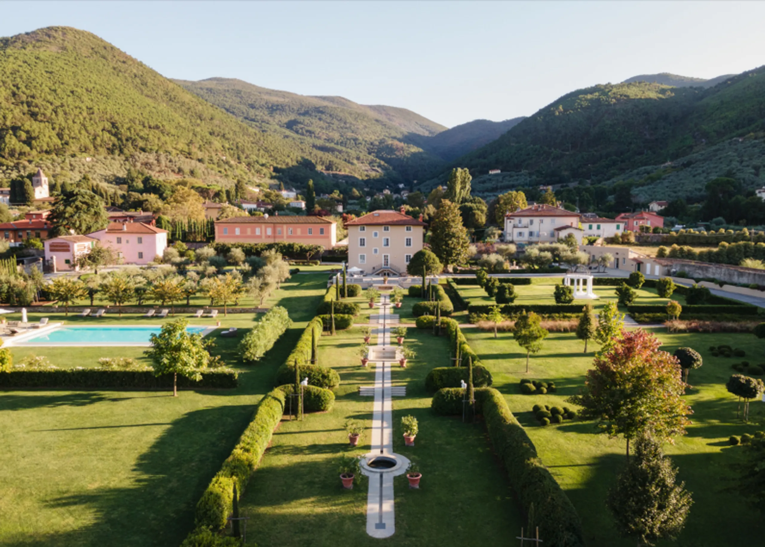 Tranquility in Tuscany Grand Estate for 9BR with Enchanting Pool and Lush Gardens — photograph 5