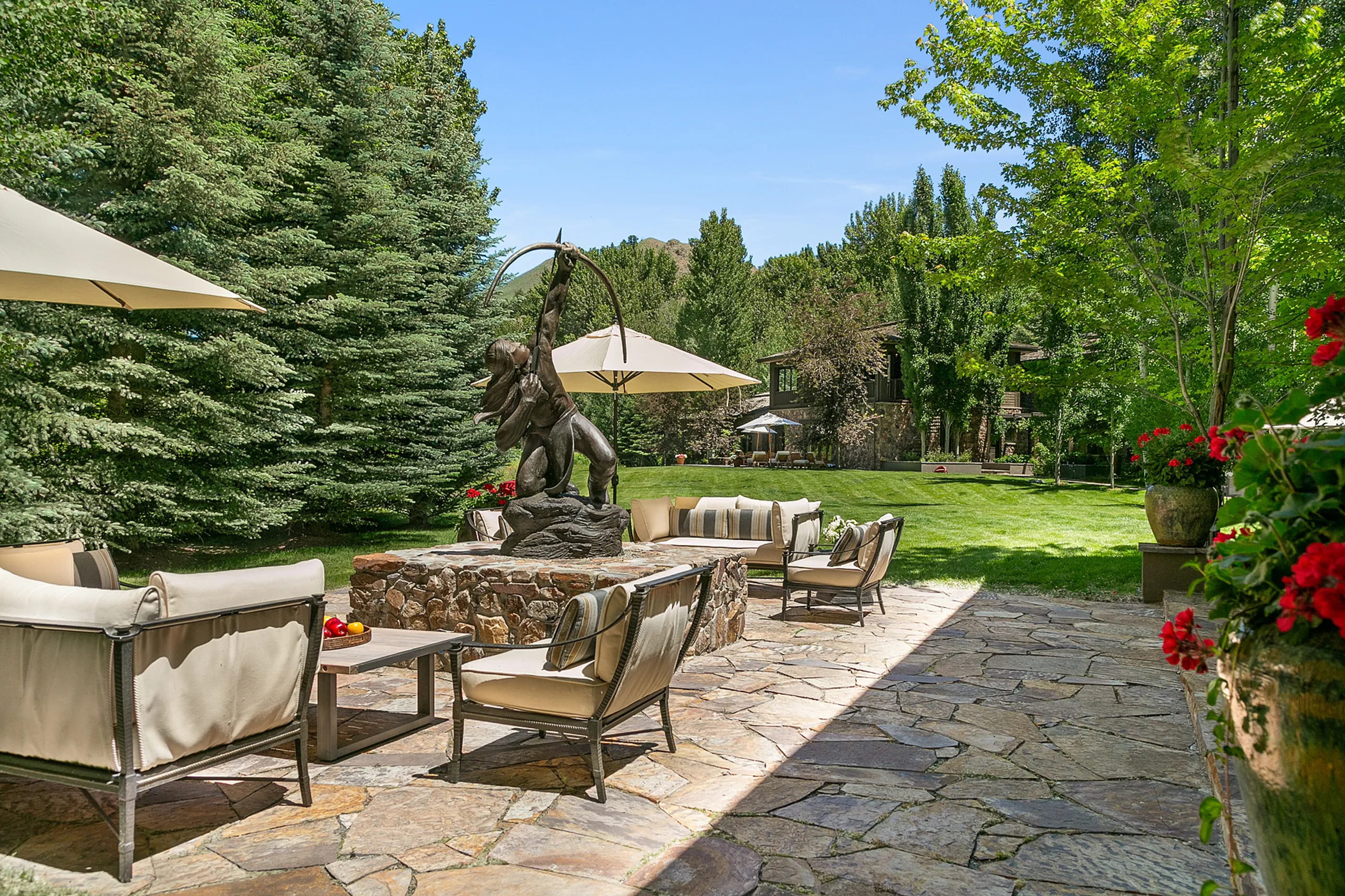 Plush and Inviting 4BR Villa with Private Balcony and Overlooking River Views — photograph 3
