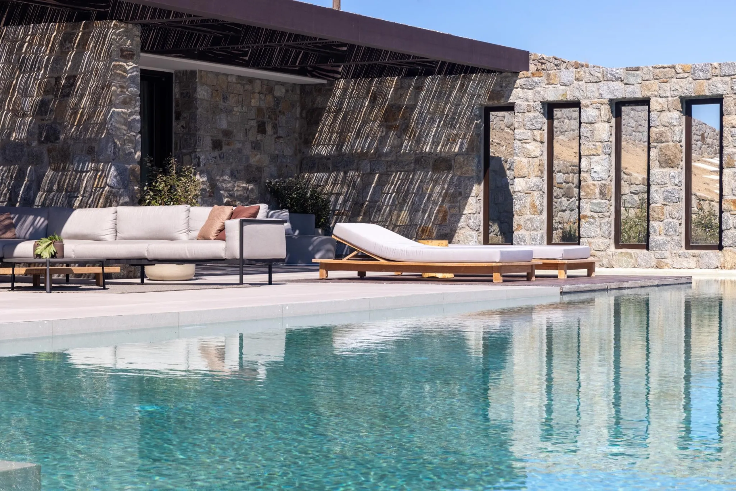 Lavish Luxury Villa in Mykonos with Private Pool and Firepit — photograph 3