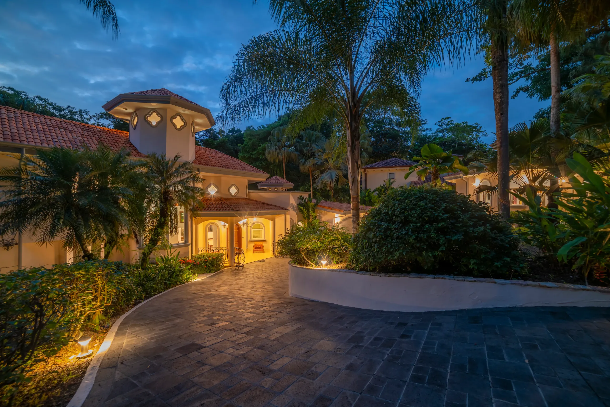 Captivating Costa Rica Estate with Invigorating Pool — photograph 8