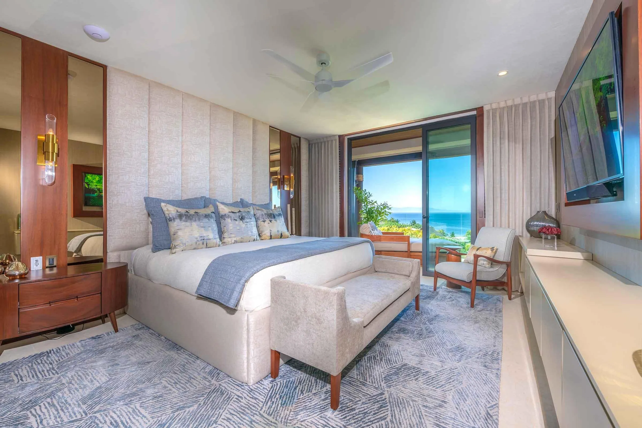 Luxury Villa with Panoramic Ocean and Island Views — photograph 6