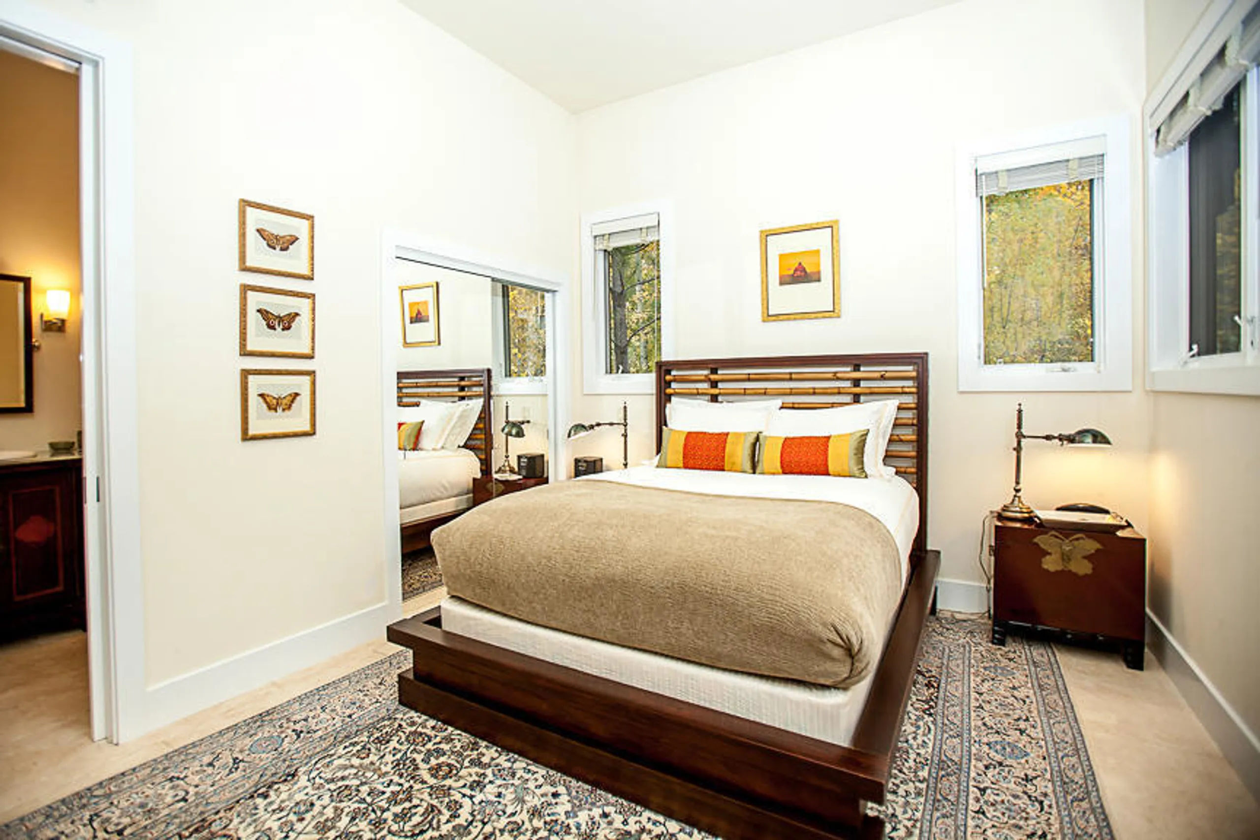 Breathtakingly Beautiful Villa with Function Hall, Game Room and Inviting Atmosphere — photograph 7