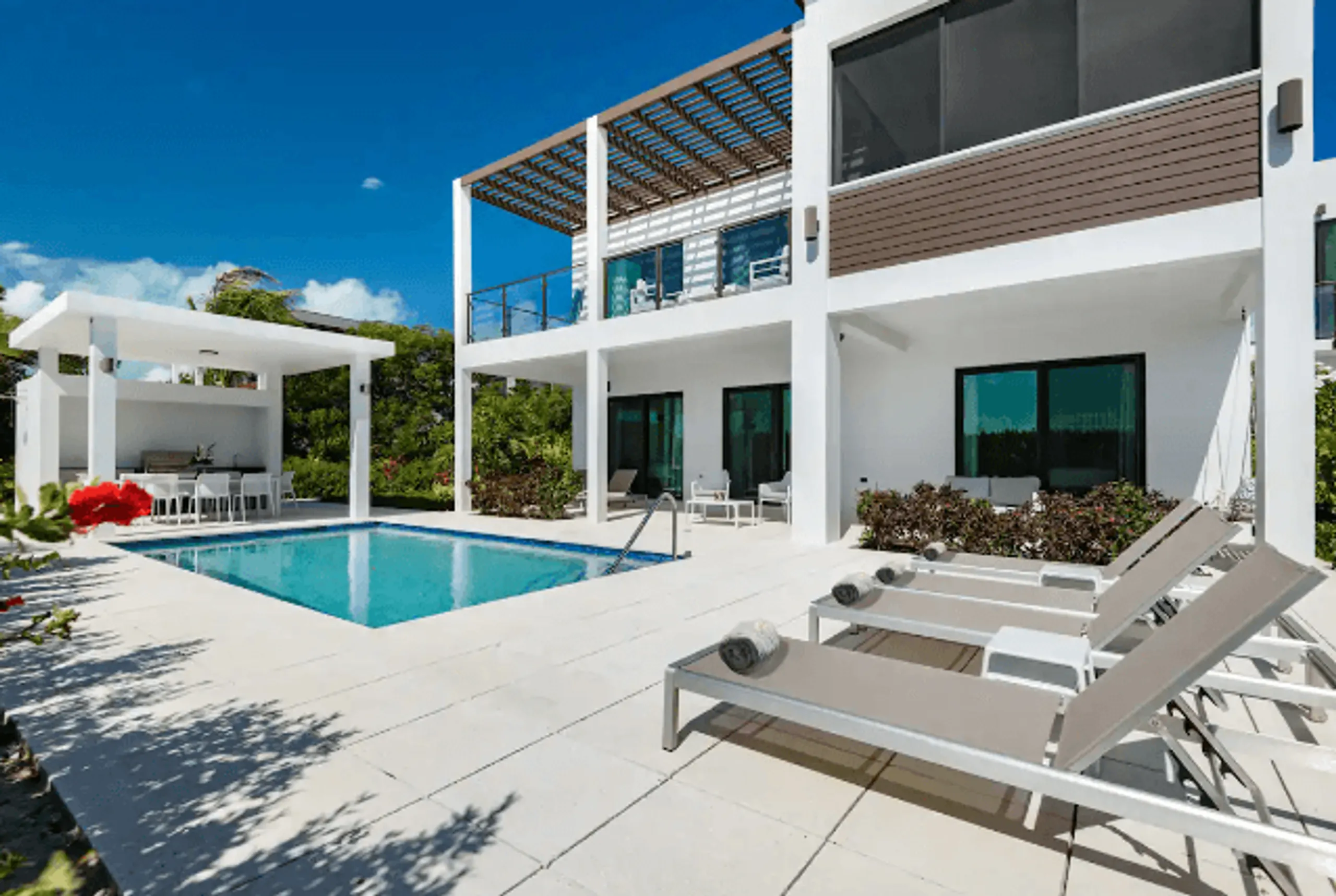 Modern Styled Villa with Private Pool and Direct Private Access to Long Bay Beach — photograph 2