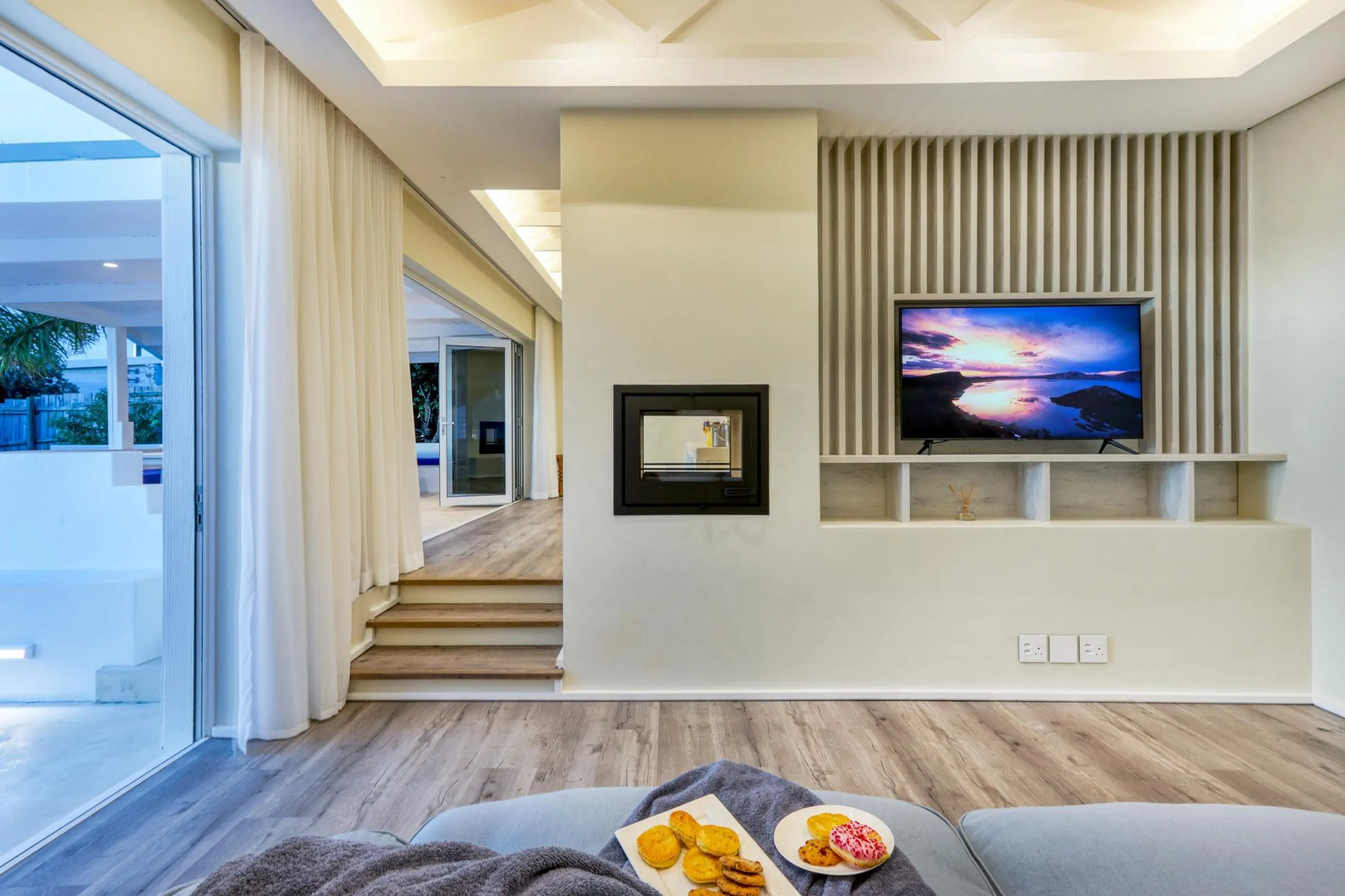 Deluxe Oceanview Villa in Camps Bay with Private Pool and Sun Deck — photograph 8