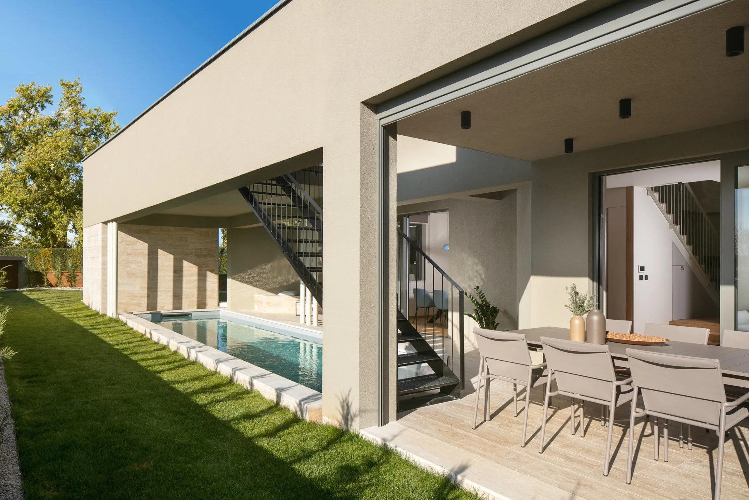 Sensational Contemporary Villa with Pool and  Panoramic Views — photograph 5