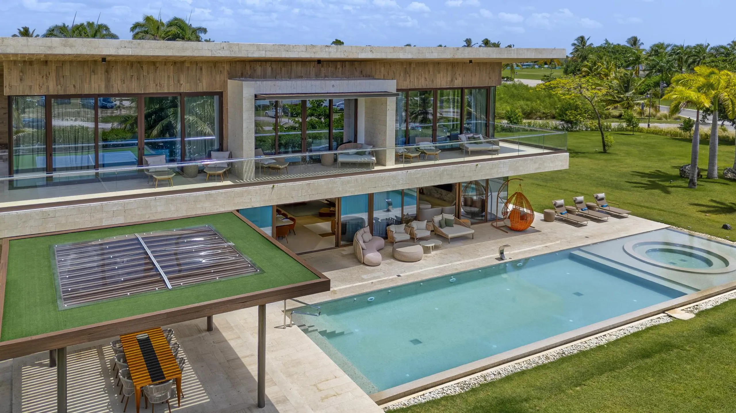 Pristine Punta Cana Villa with Invigorating Pool — photograph 3