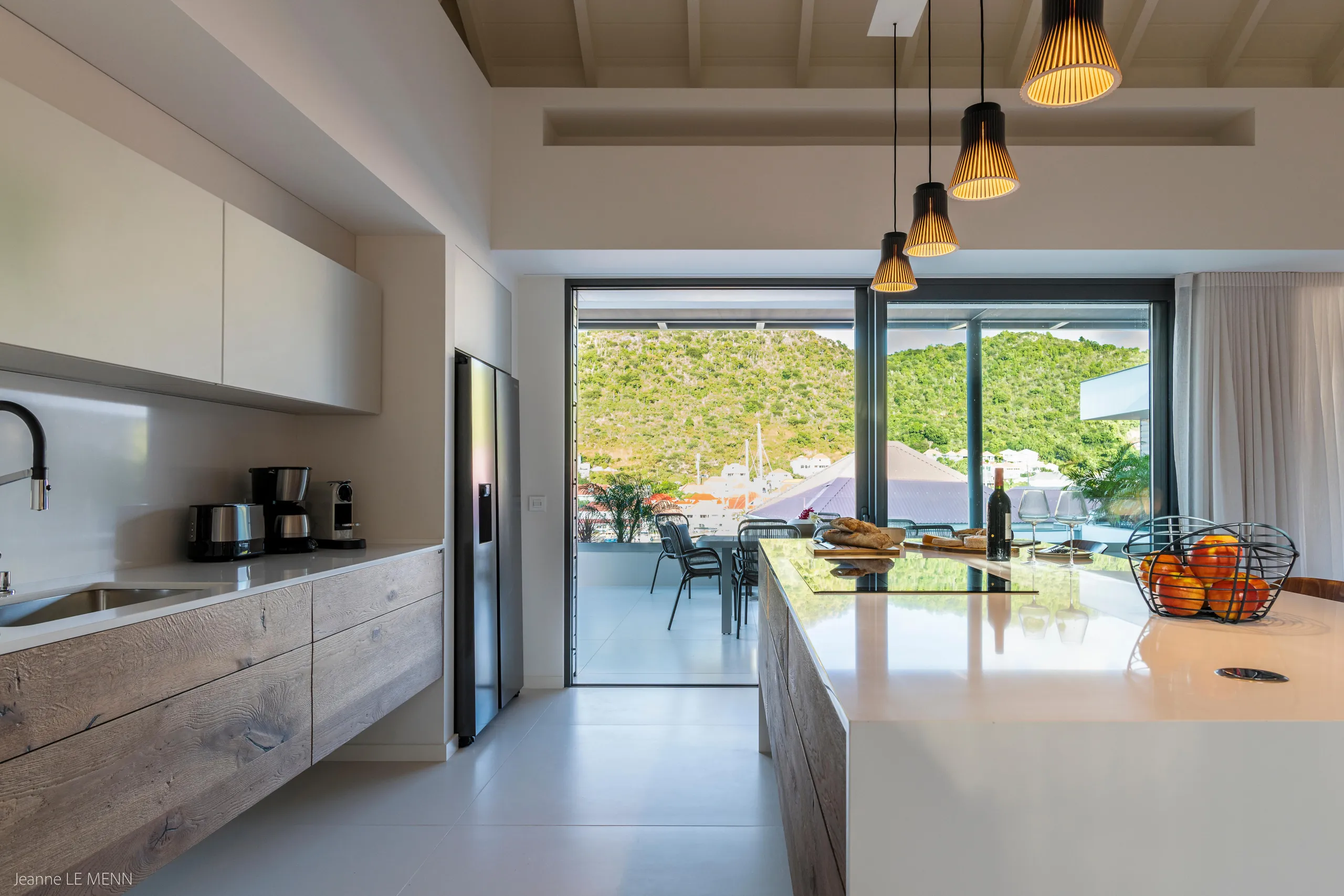 Prestigious Gustavia Retreat with Sun Drenched Terrace and Spectacular Views — photograph 9