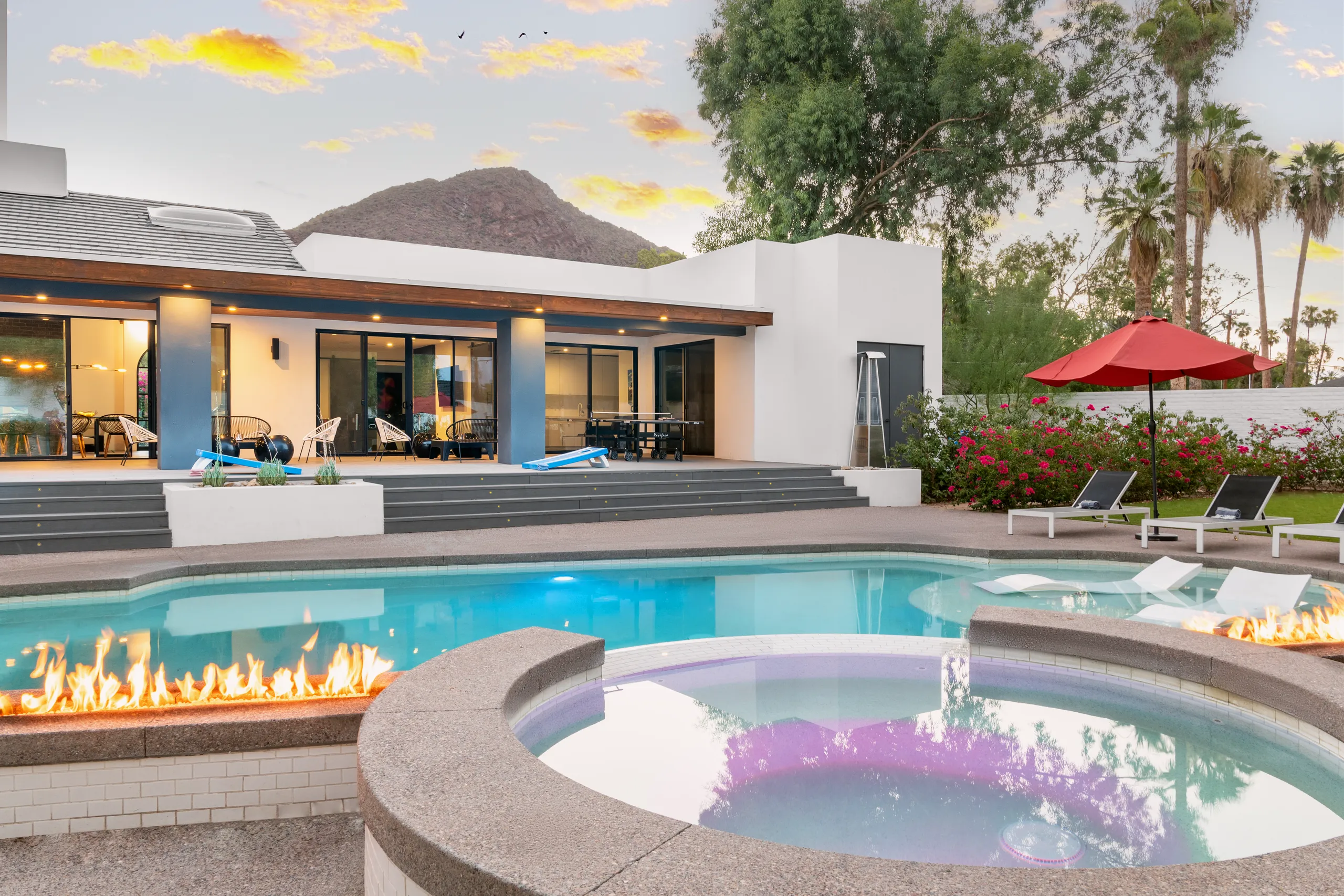 Unparalleled 8,500 Sq. Ft. Phoenix Villa with Private Heated Pool, Spa, Sauna, and Mountain Views — photograph 2