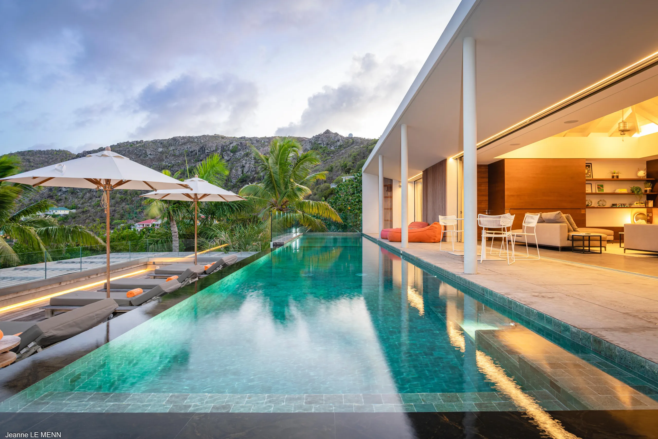 Tranquil Seaview Villa with Infinity Pool and Private Zen Gardens — photograph 4