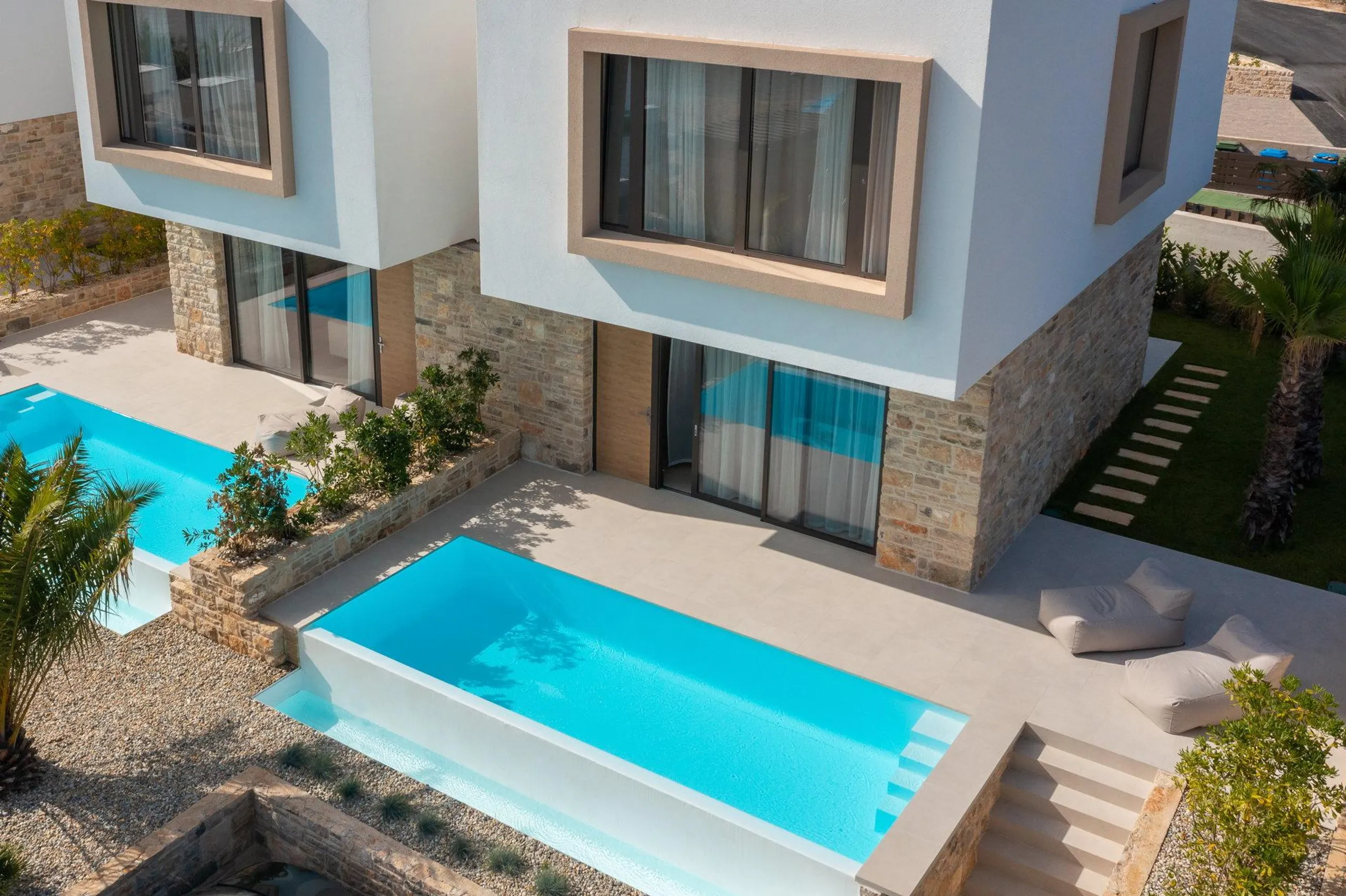 Stately 6BR Villa with Pool and Crystal Sea Nearby — photograph 9