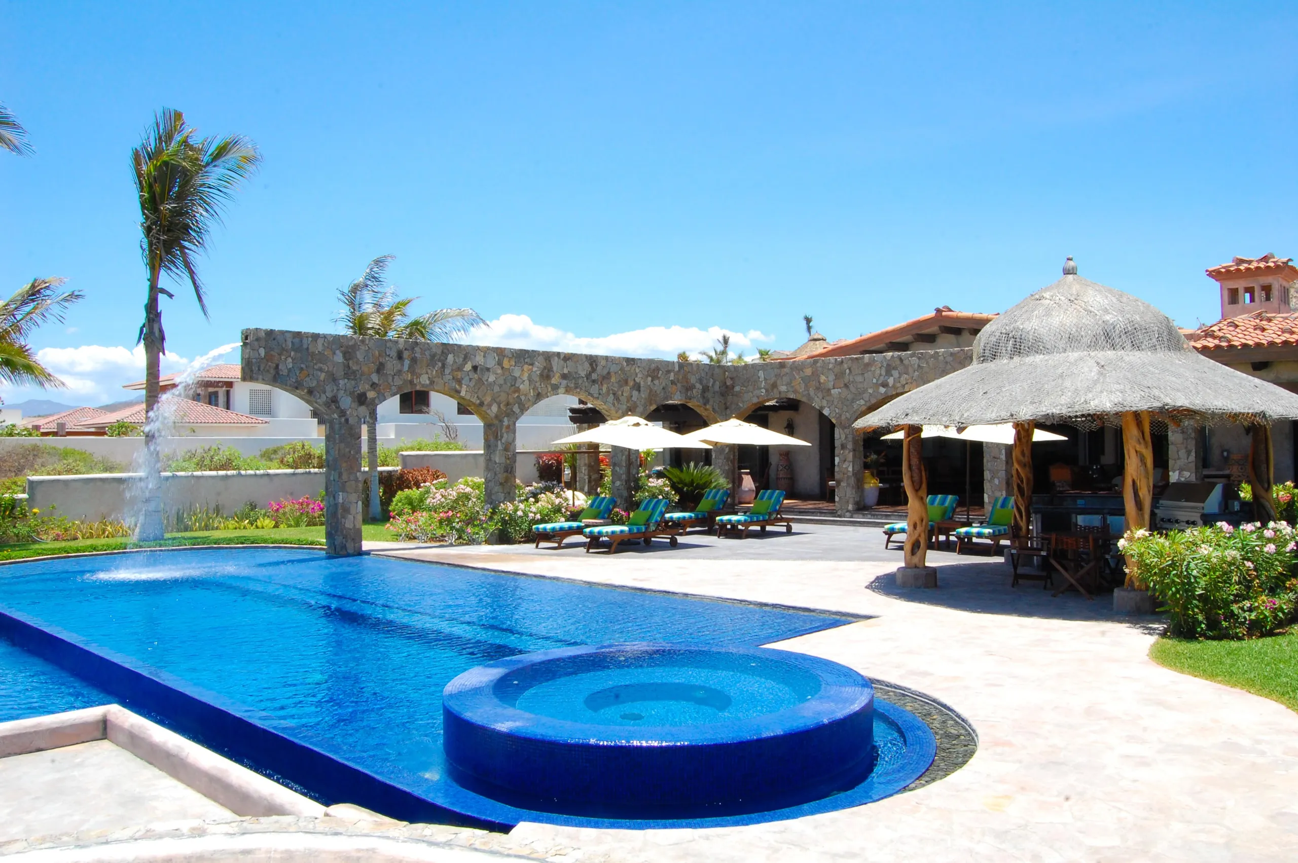 Elegant Puerto Los Cabos Villa with Waterfall Pool and Oceanfront Views — photograph 4