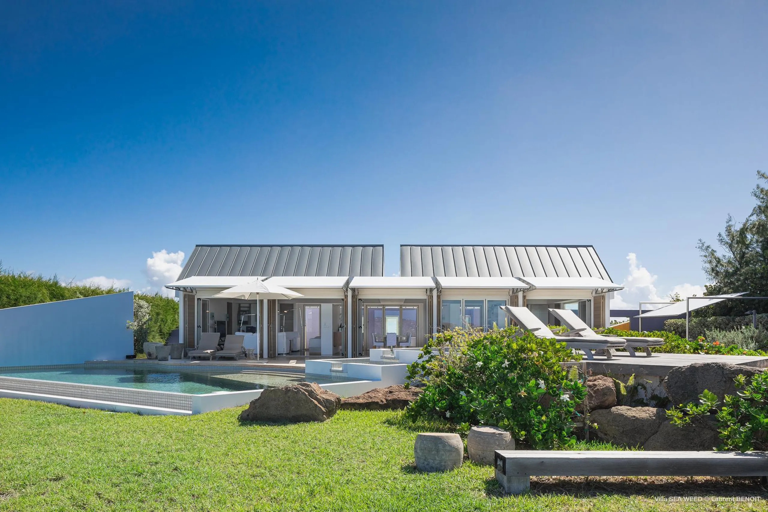 Regal Seaside Suite with Private Pool and Walks to Beach — photograph 5
