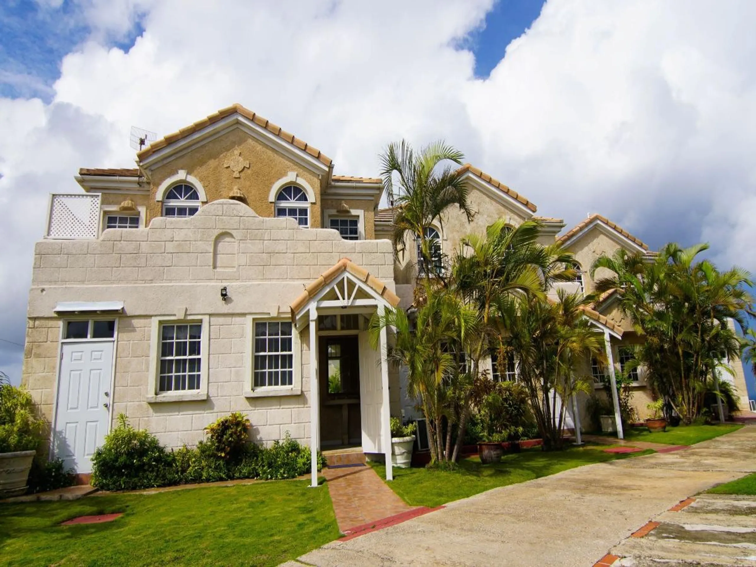 Ornate Villa in West Coast with Pool and Lovely Ocean Views, Clinketts