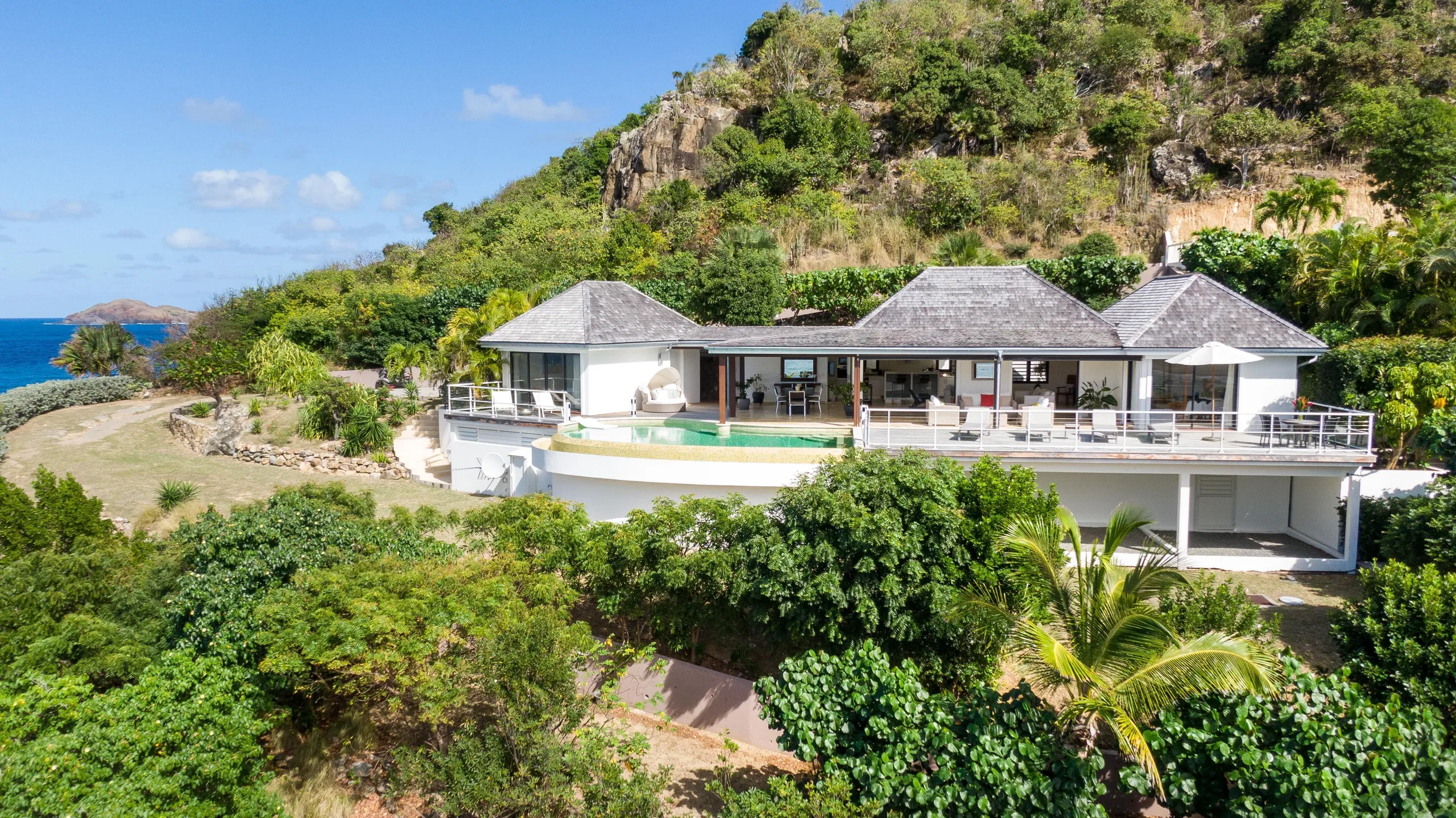 Majestic Seaview Villa with Pool and Indoor-Outdoor Living — photograph 5