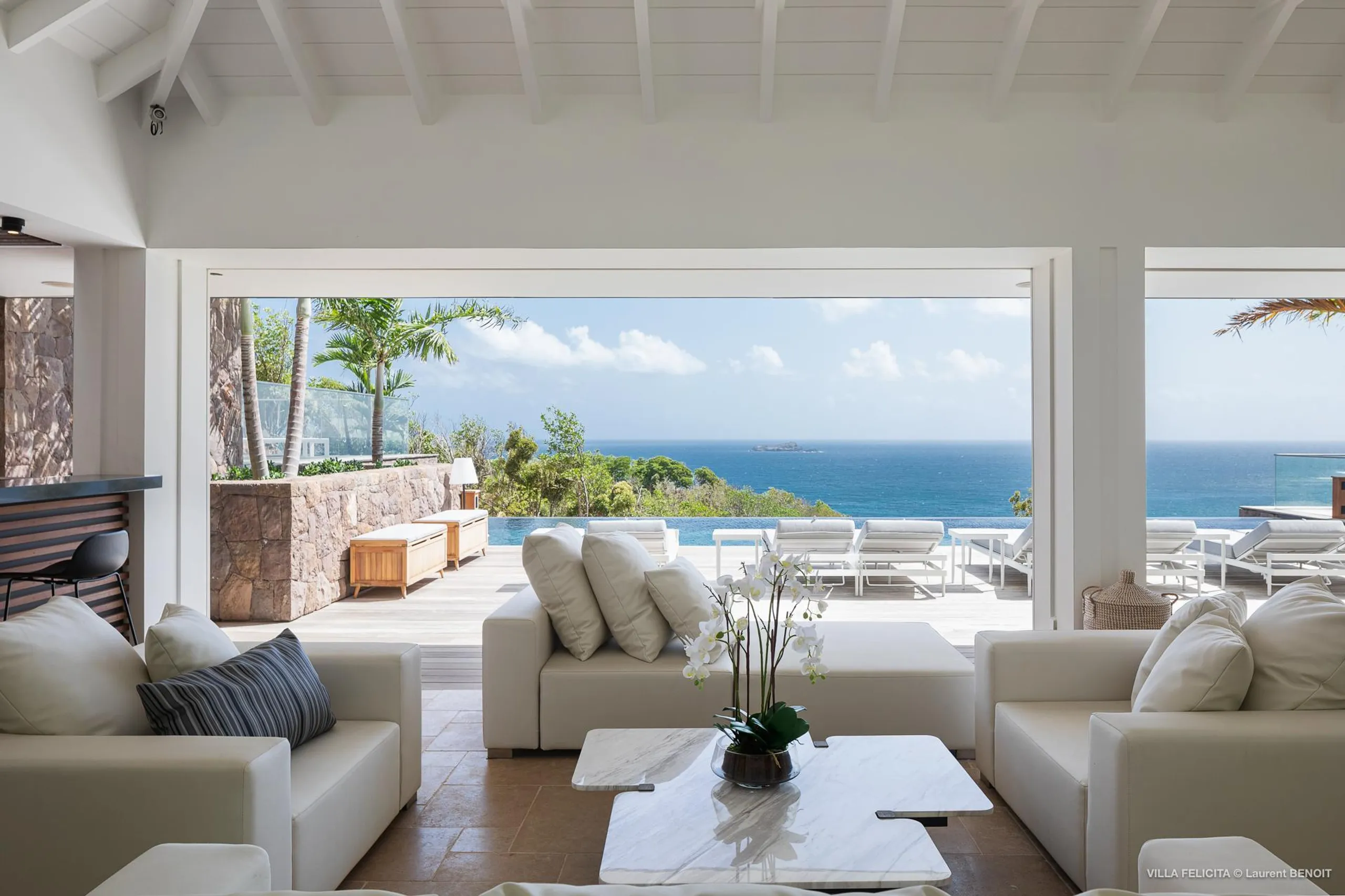 Opulent Paradise Villa with Infinity Pool, Fitness Room and Movie Theater — photograph 8
