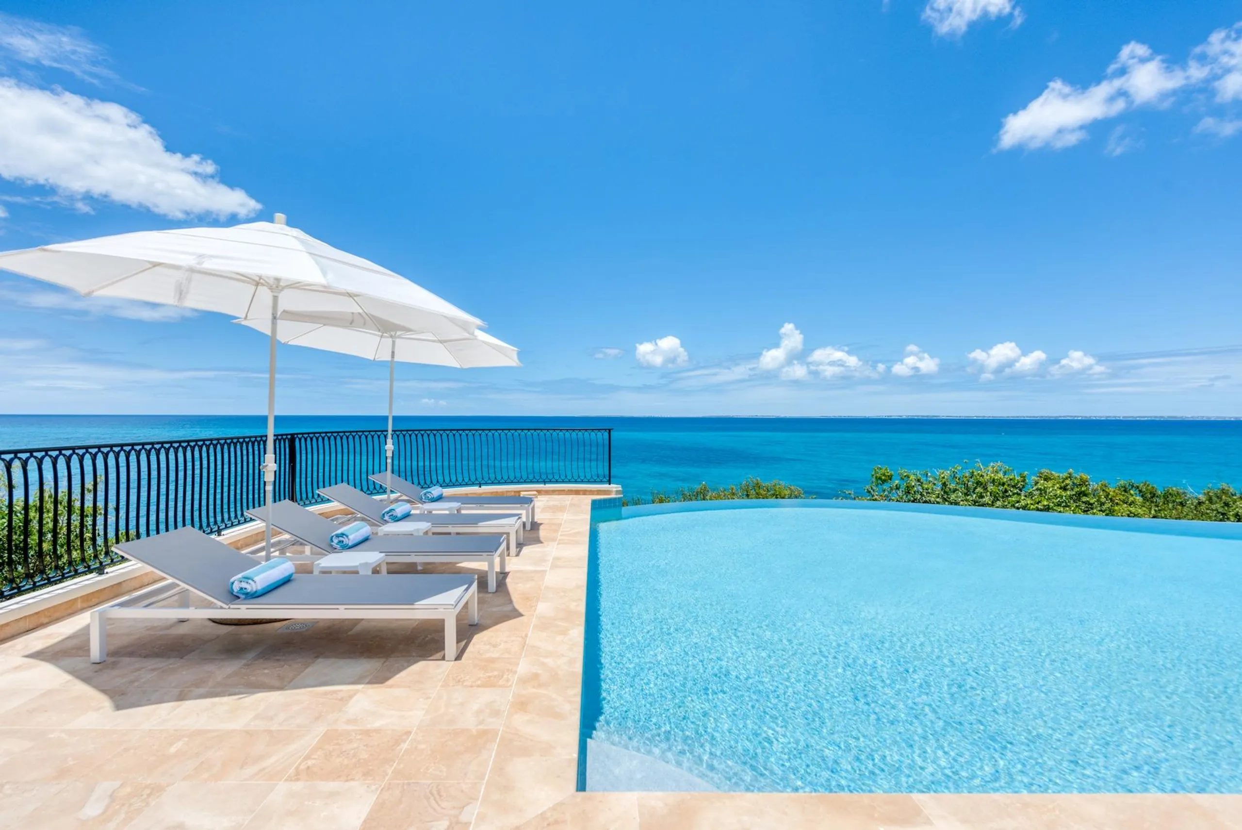 Splendid Moroccan-Inspired 5-Bedroom Villa with Private Pool Overlooking Anguilla — photograph 2