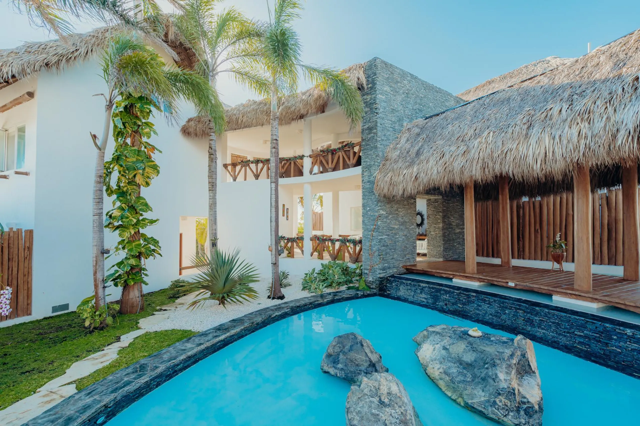 Radiant Punta Cana Estate with Unique Private Pool, Jacuzzi, and Panoramic Views — photograph 2