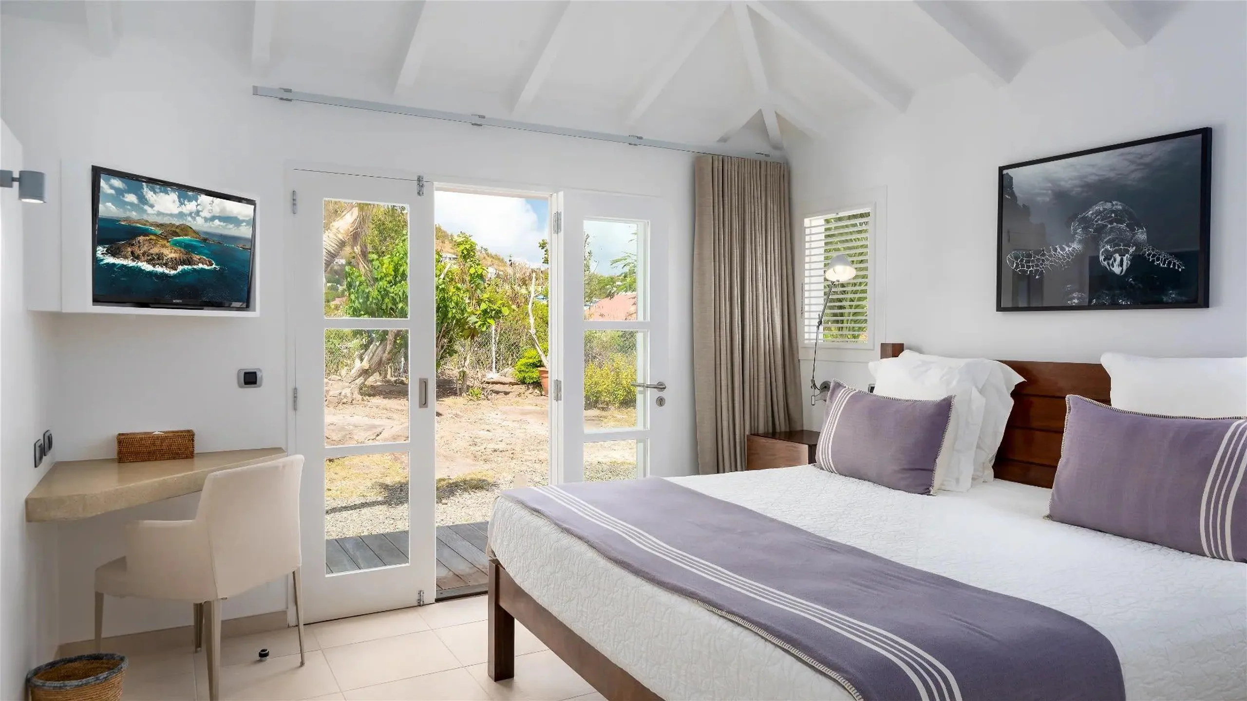 Pristine Oceanview Villa with Pool — photograph 9