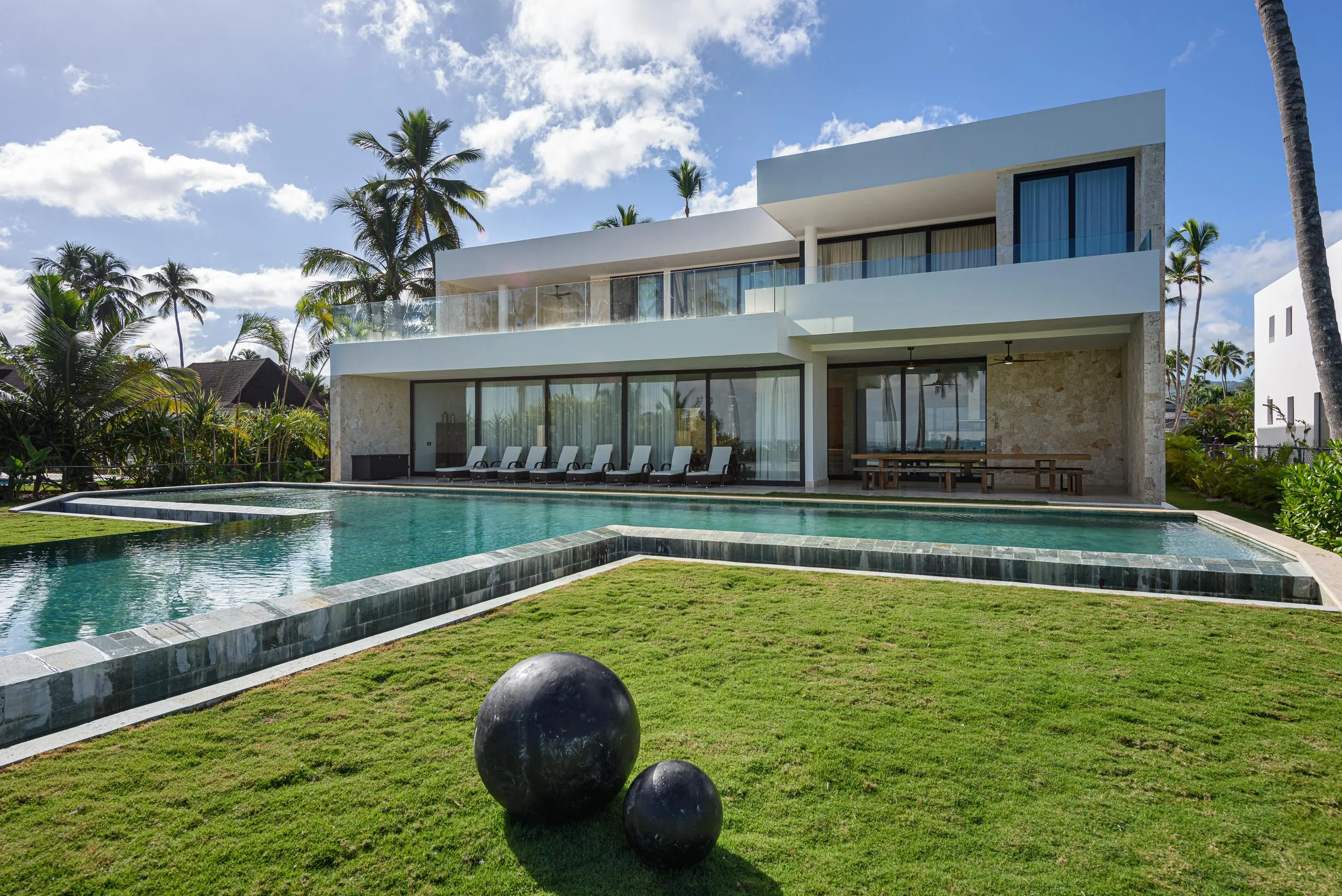 Enchanting Two-Sory Beachfront Villa with Private Pool, Direct Beach Access, and Stunning Sea Views, Las Terrenas