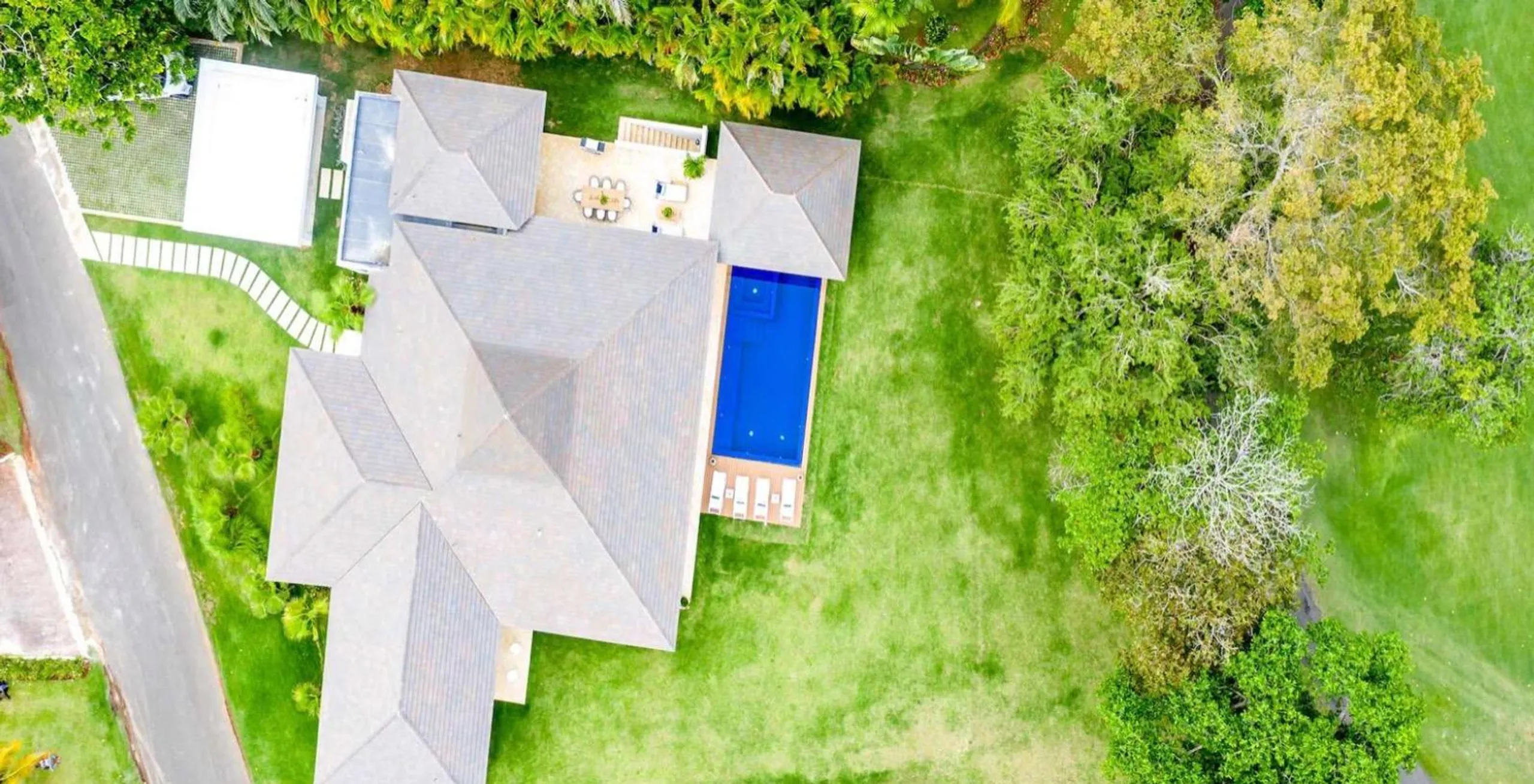 Top-of-the-line Villa with Private Pool, Jacuzzi and  Gazebo — photograph 7