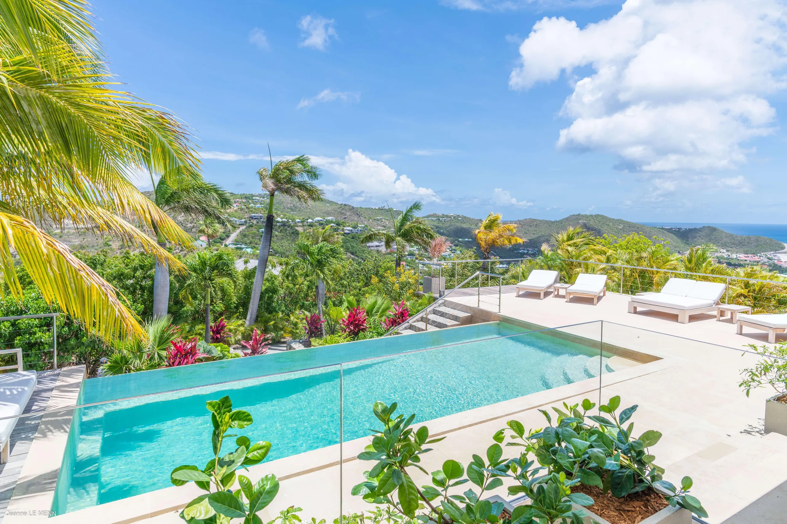 Bohemian-Inspired Hillside Villa with Stunning Ocean Views in St. Barths — photograph 2
