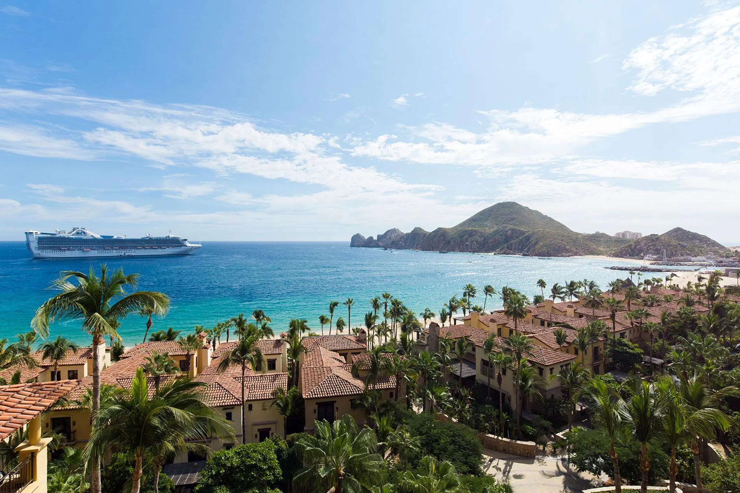 Exquisite Coastal Retreat with Views of Tranquility and Luxury — photograph 7