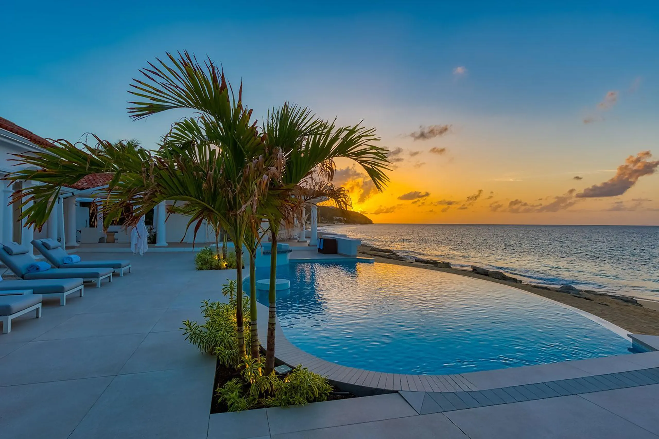 Baie Rouges Fine Beach Front Estate with Infinity Pool and Endless Ocean VIews — photograph 10