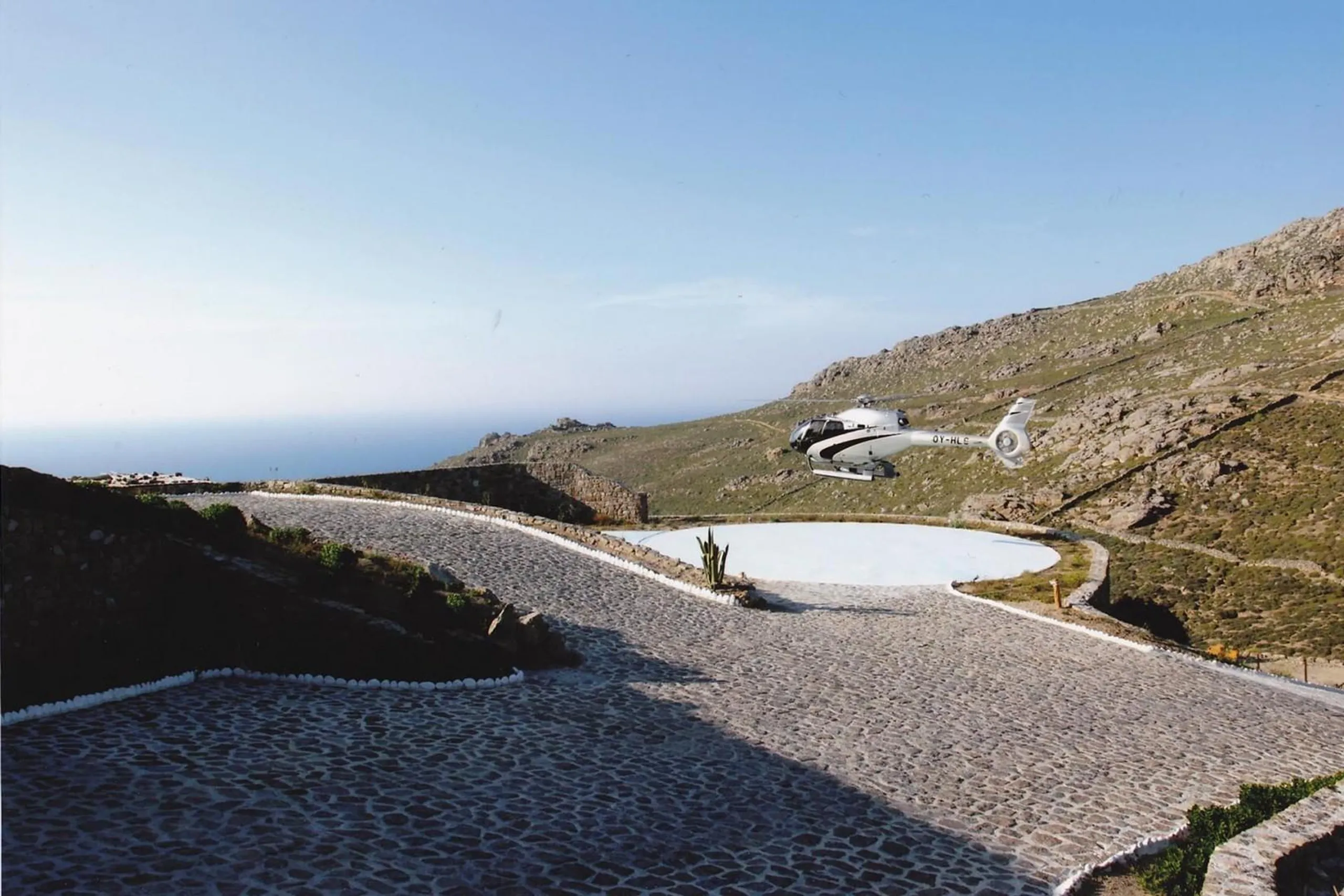 Rocky Hill's  Luxurious Escape with Majestic Pool with Overlooking Views — photograph 8