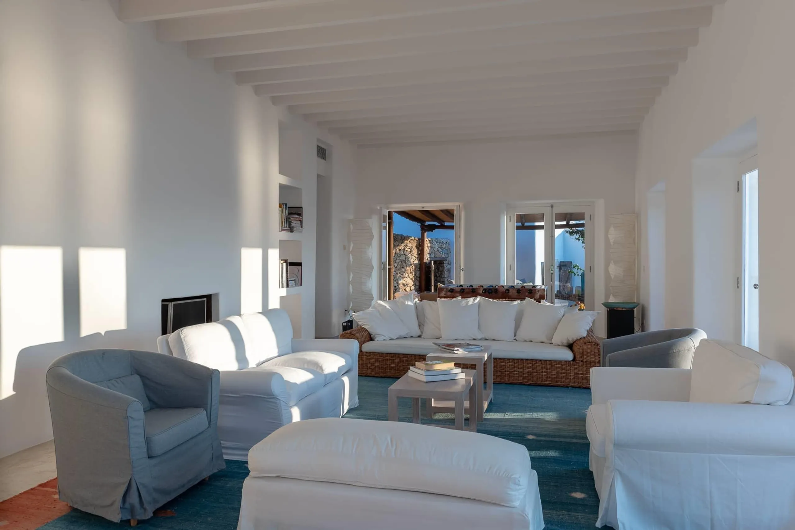 Statuesque Seaview Villa in Mykonos with Waterfalling Pool and Jacuzzi — photograph 11
